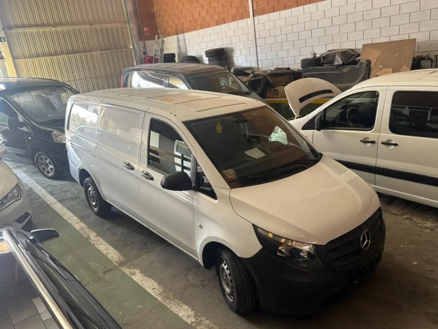 Mercedes-Benz Vito Furgón 114CDI Larga Blanc - 1