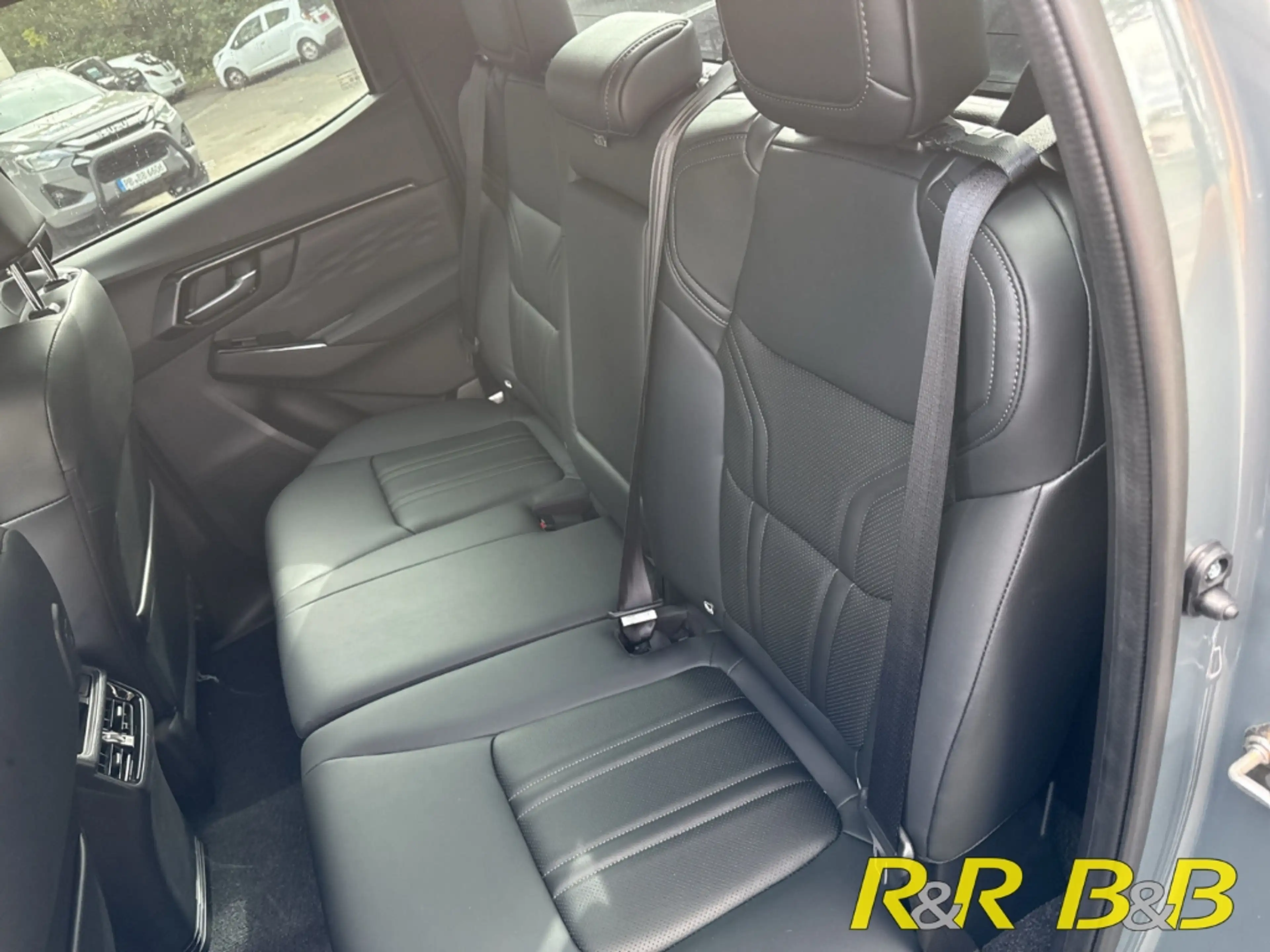 Isuzu D-Max V-Cross 2.2 D Double Cab 4WD AT LEDER+DAB+CARPLAY+ — photo 7