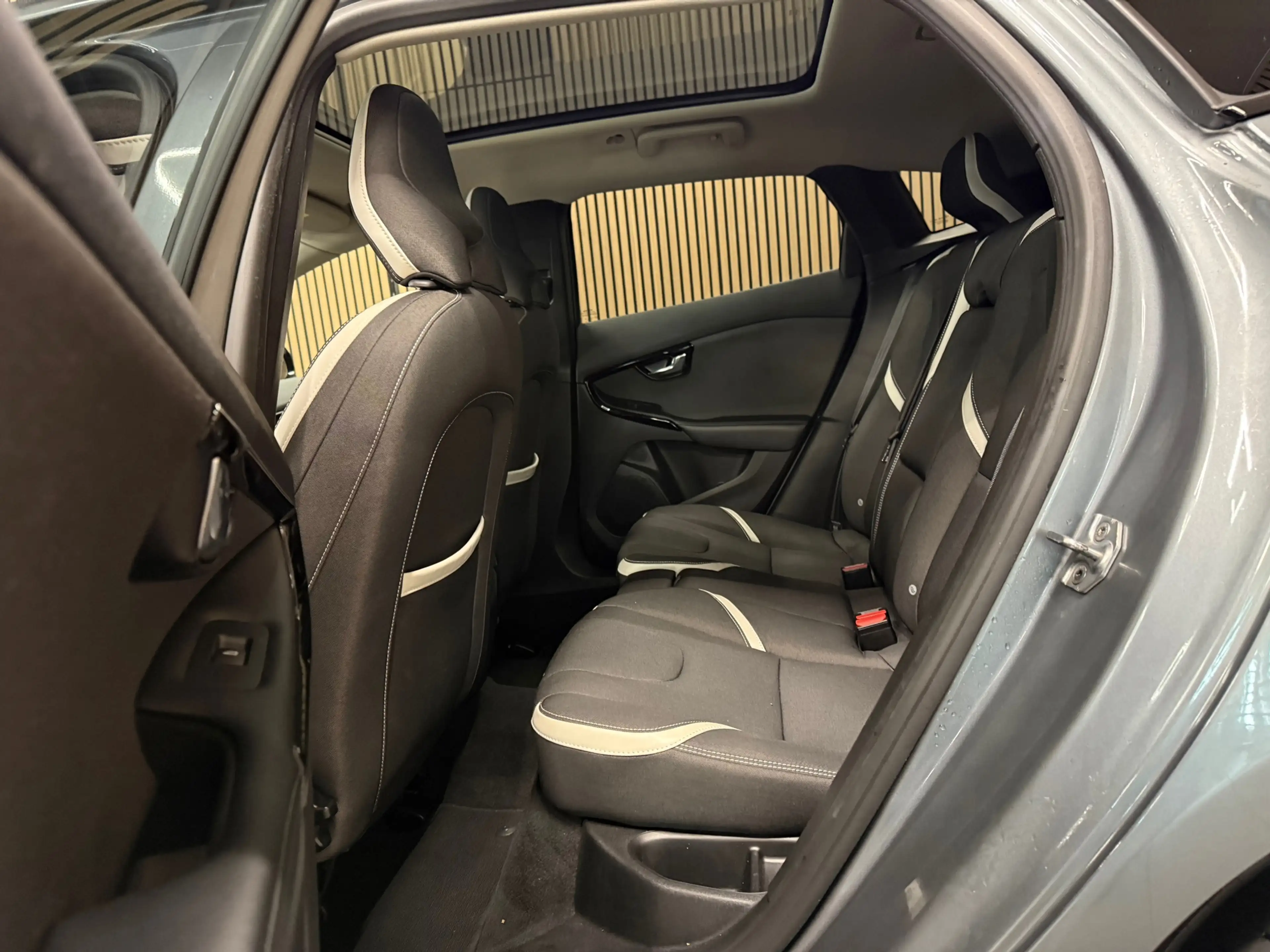 Volvo V40 1.5 T3 Dynamic Edition * Automaat / Panoramadak / — photo 21