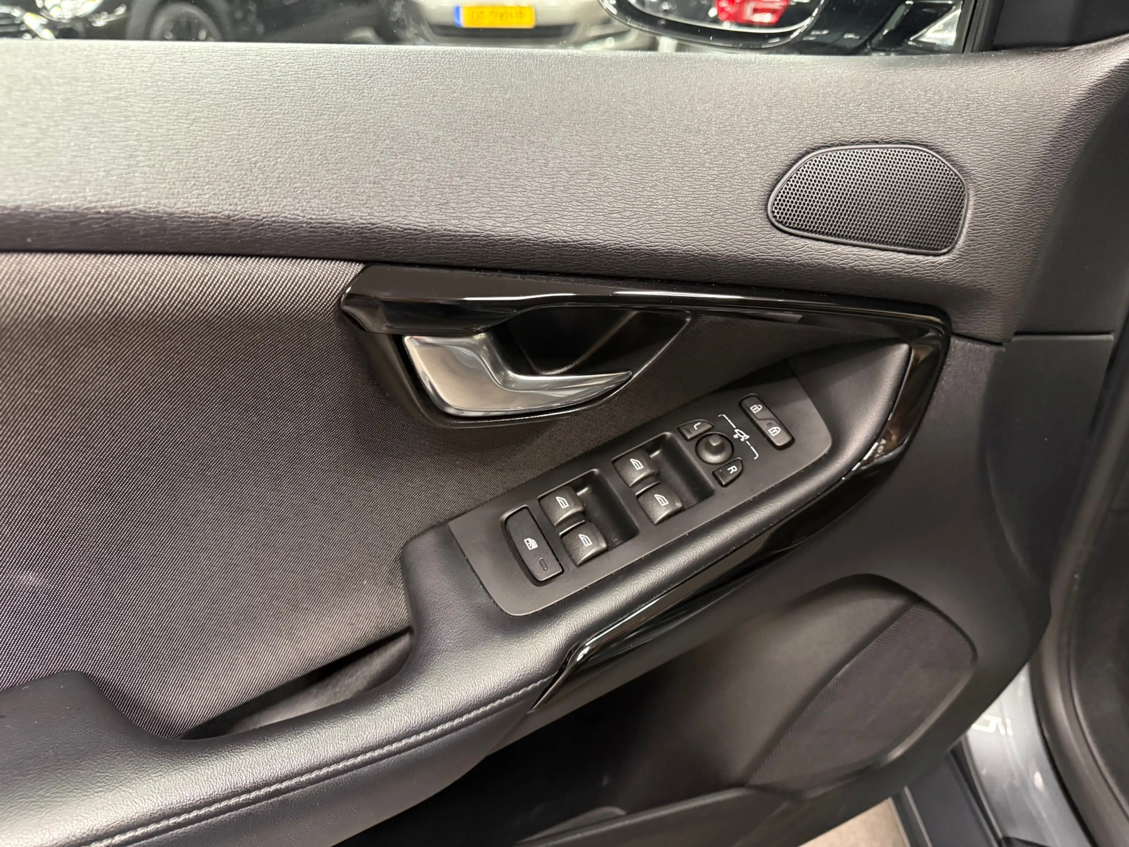 Volvo V40 1.5 T3 Dynamic Edition * Automaat / Panoramadak / — photo 10