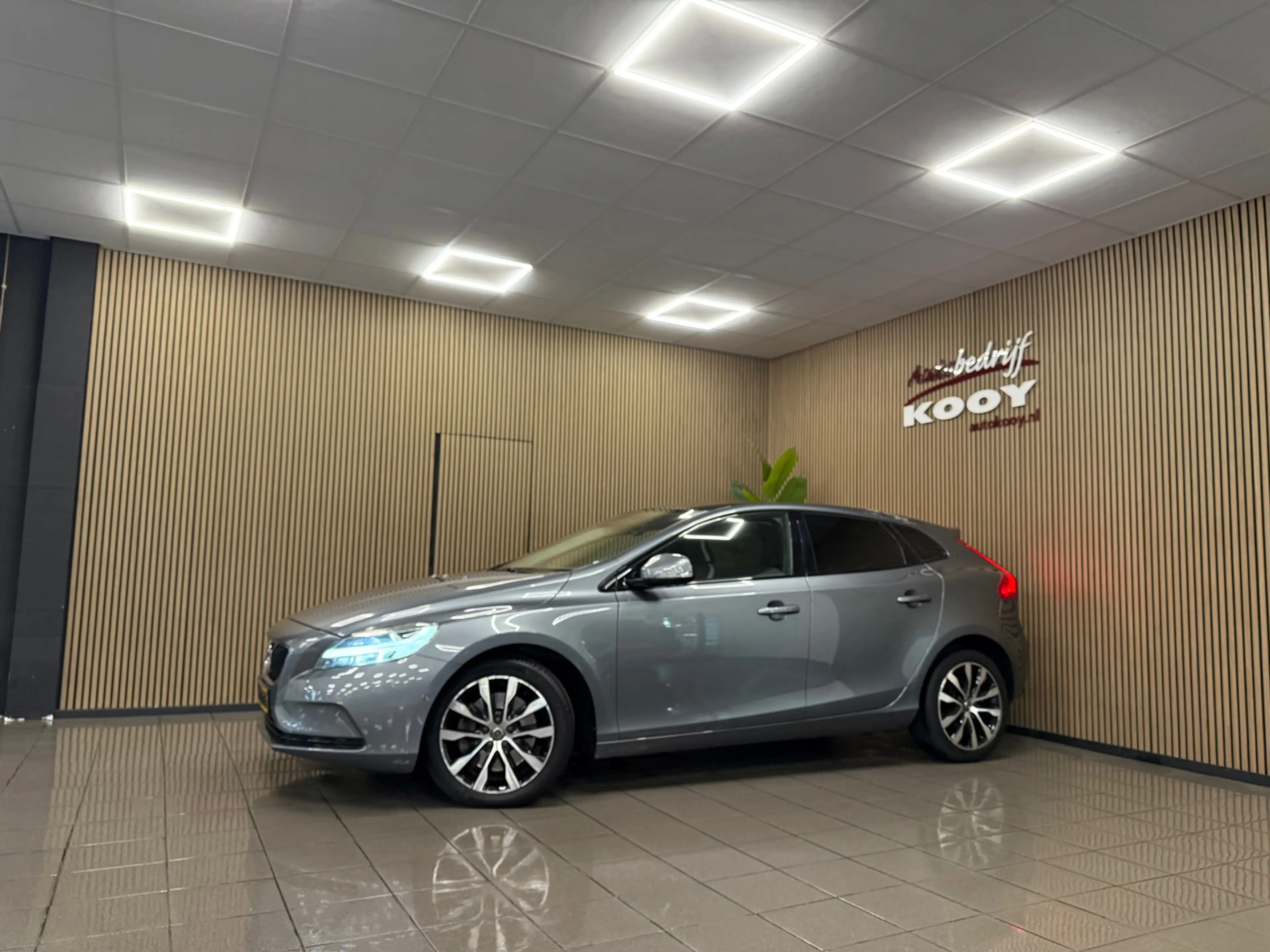Volvo V40 1.5 T3 Dynamic Edition * Automaat / Panoramadak / — photo 9