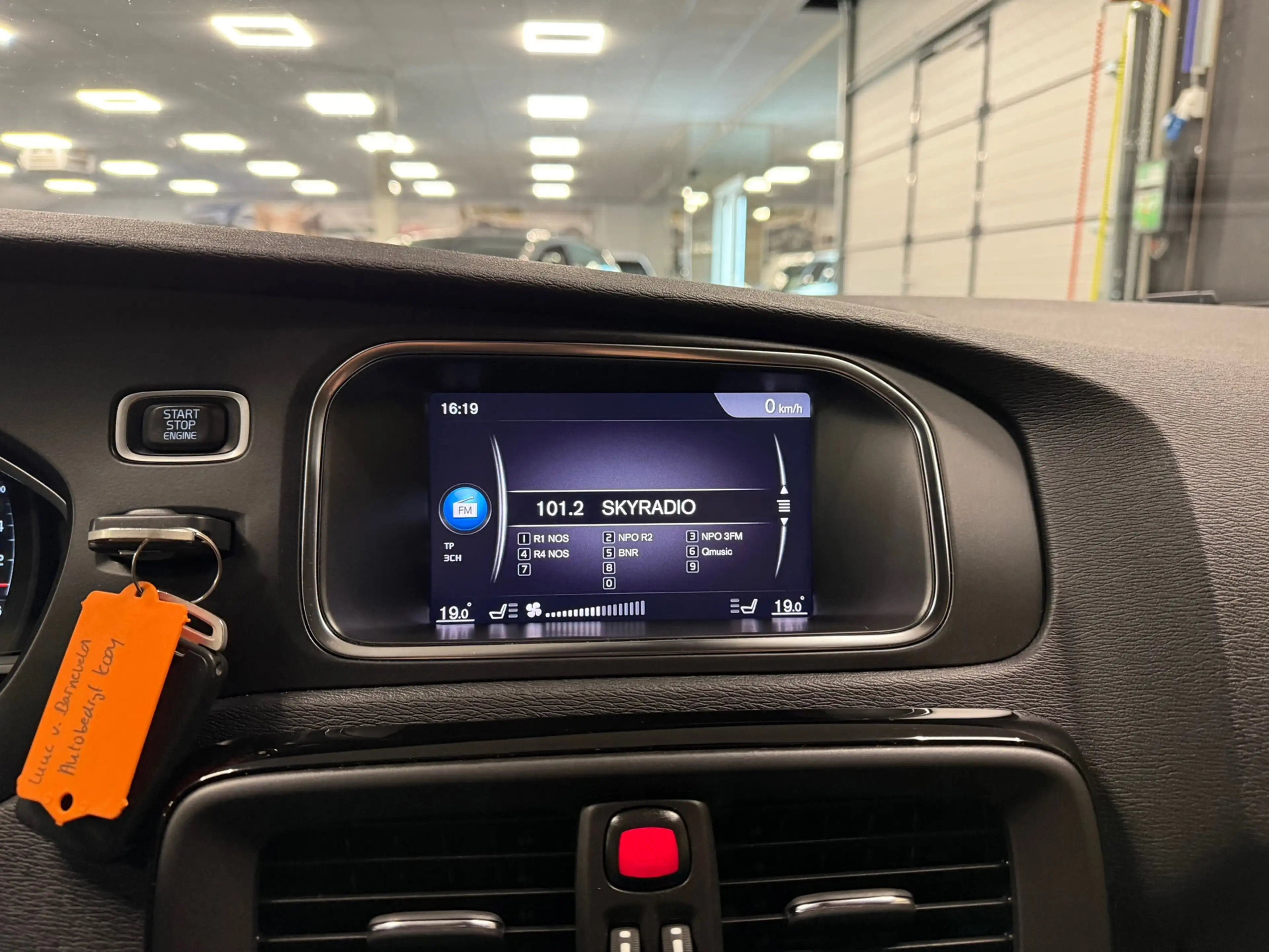 Volvo V40 1.5 T3 Dynamic Edition * Automaat / Panoramadak / — photo 15