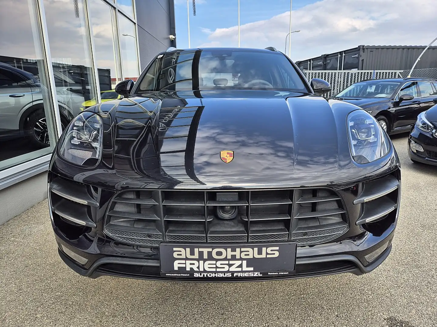Porsche Macan Turbo 3,6 DSG Schwarz - 2