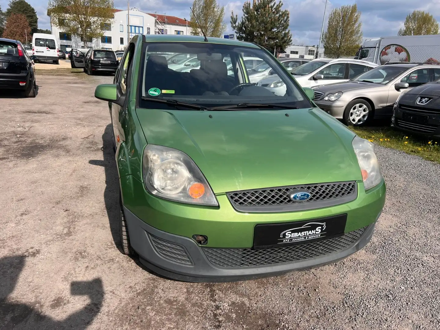 Ford Fiesta 1,3 51 kW Klima el.Fensterheber Grün - 2