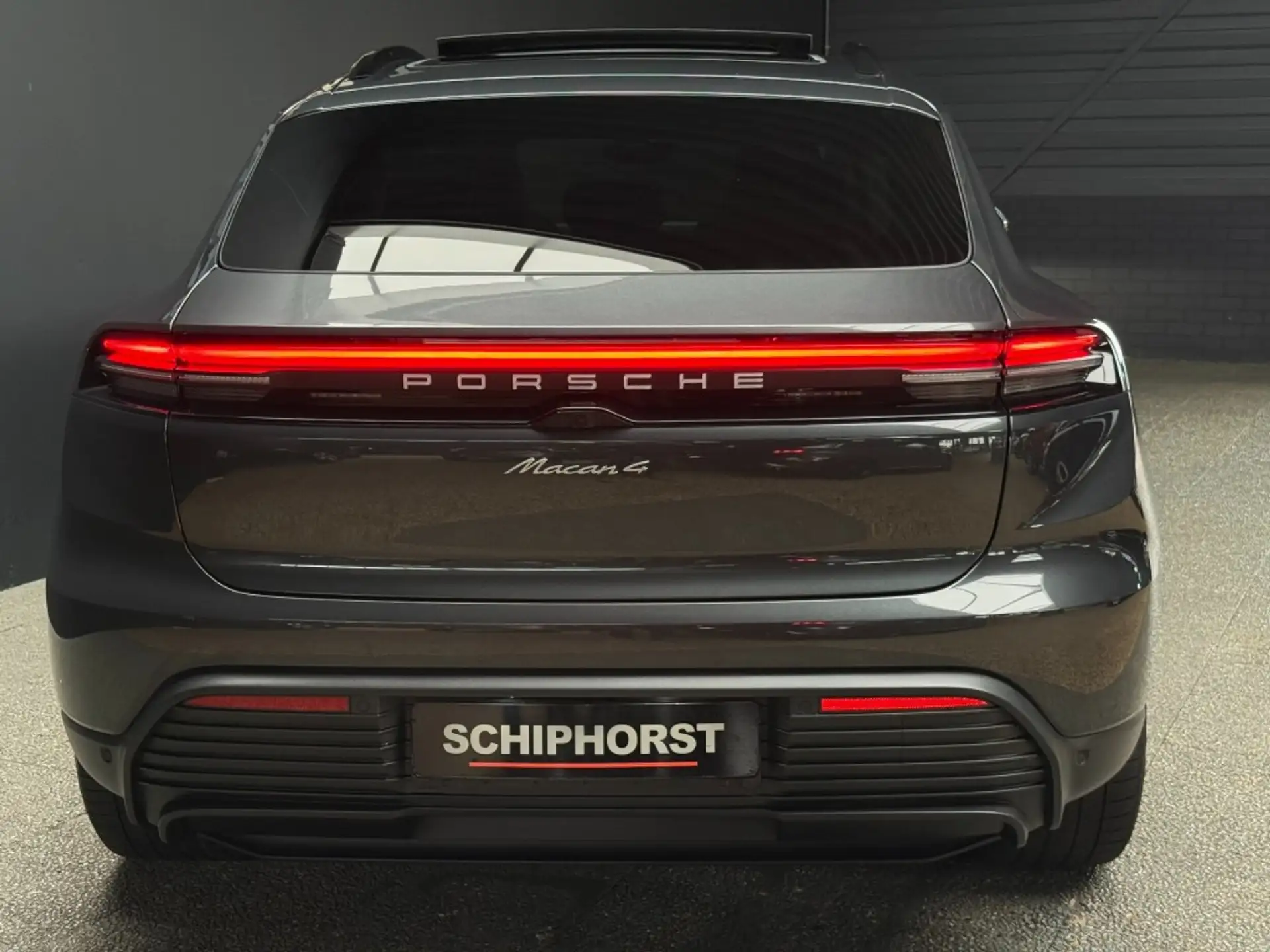 Porsche Macan 4 Electric 2025 건메탈 사진 7