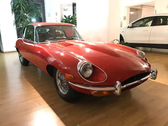 Jaguar E-Type JAGUR E TYPE 4.2
