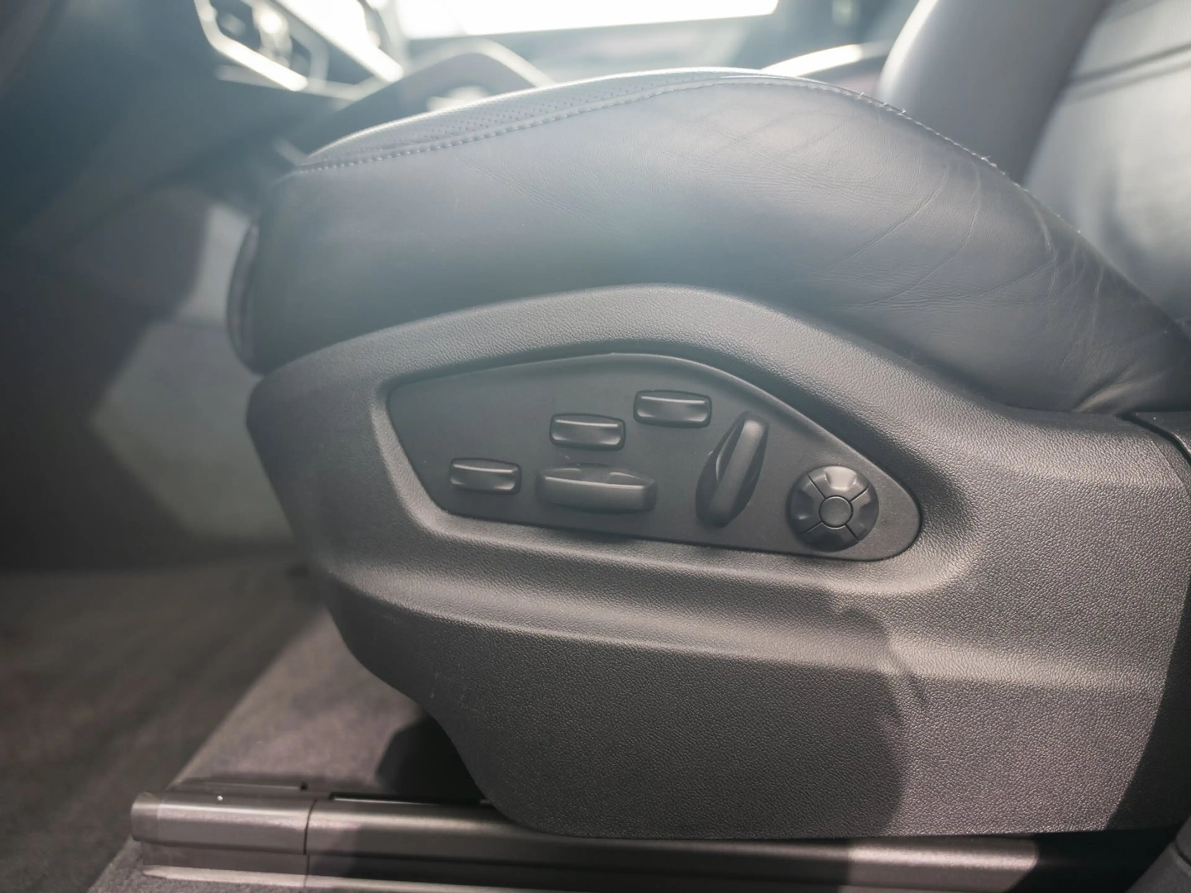 Porsche Cayenne E-Hybrid — photo 11