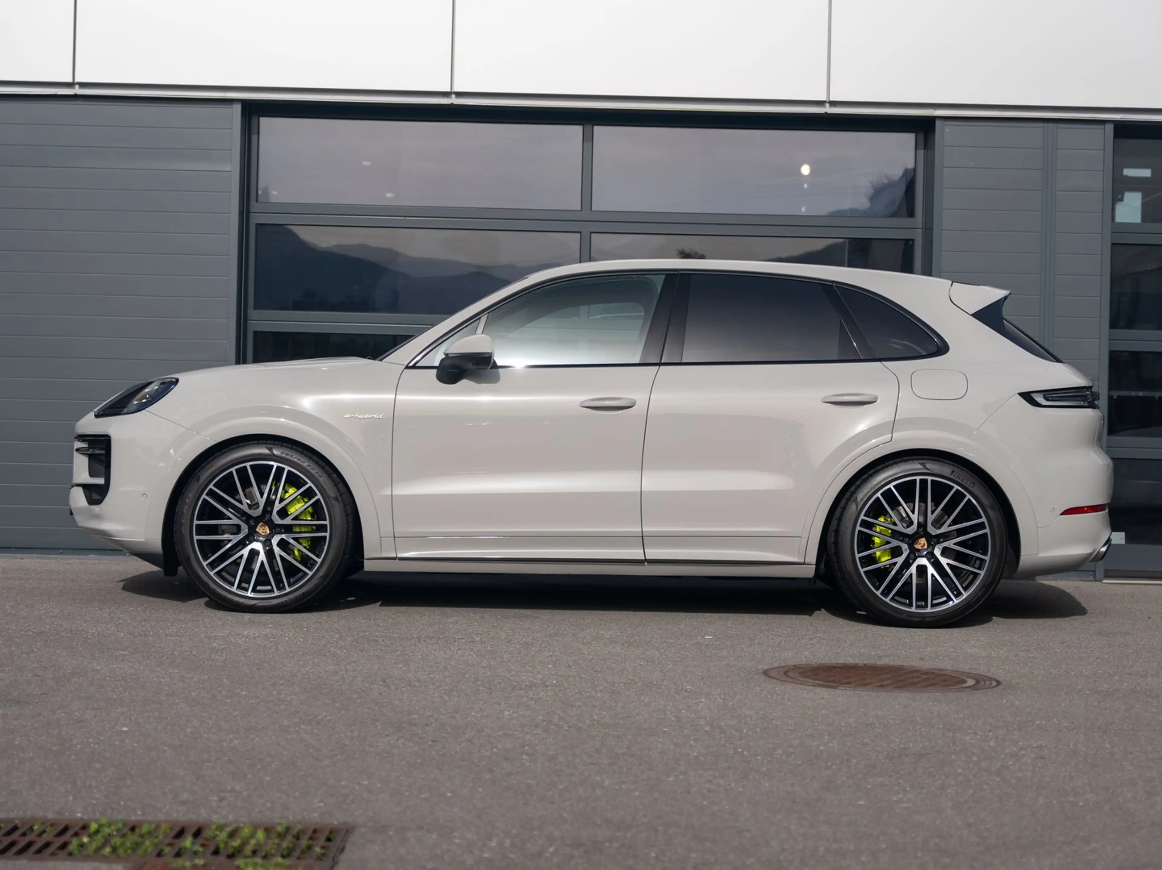 Porsche Cayenne E-Hybrid — photo 2