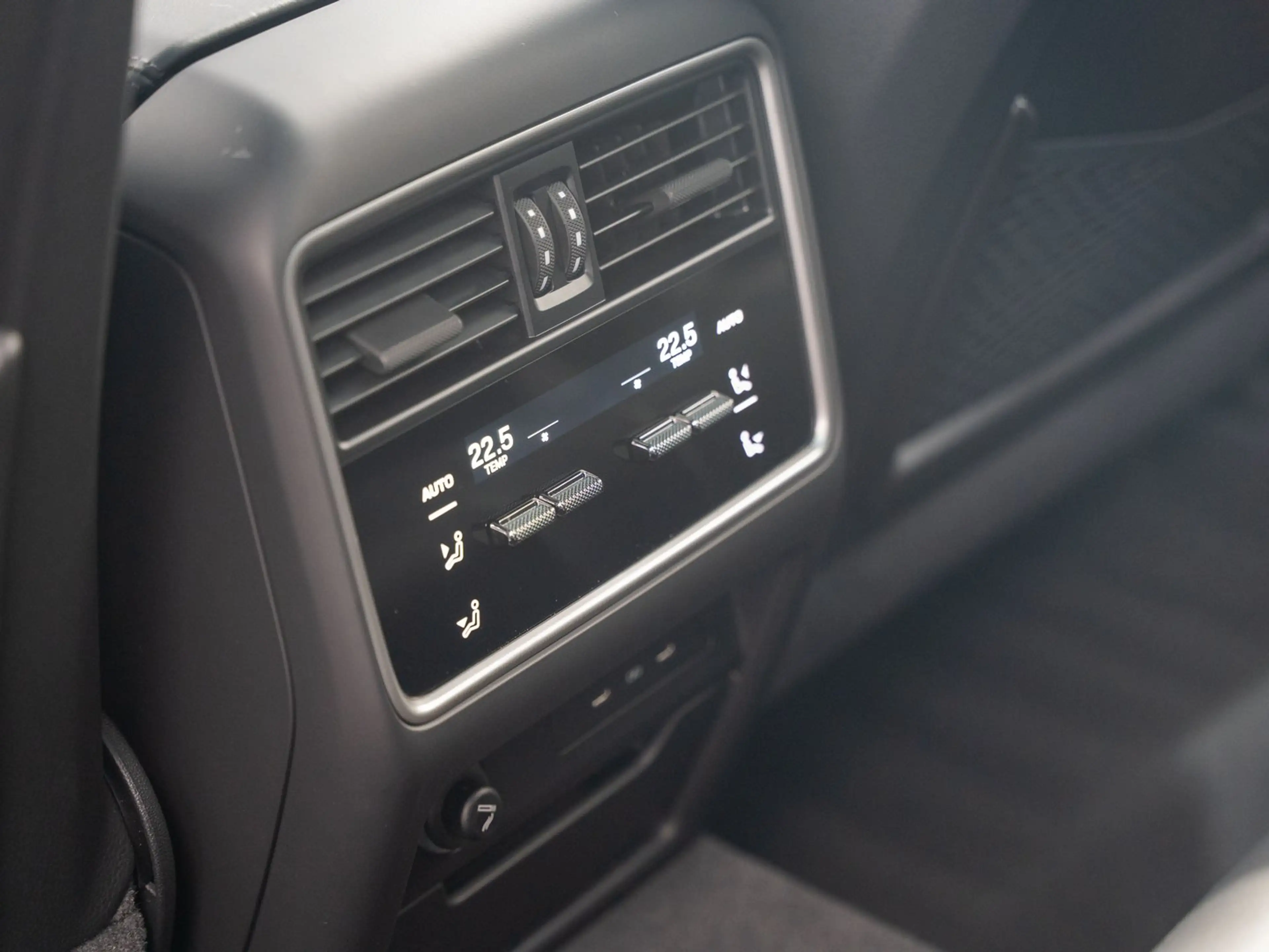 Porsche Cayenne E-Hybrid — photo 15