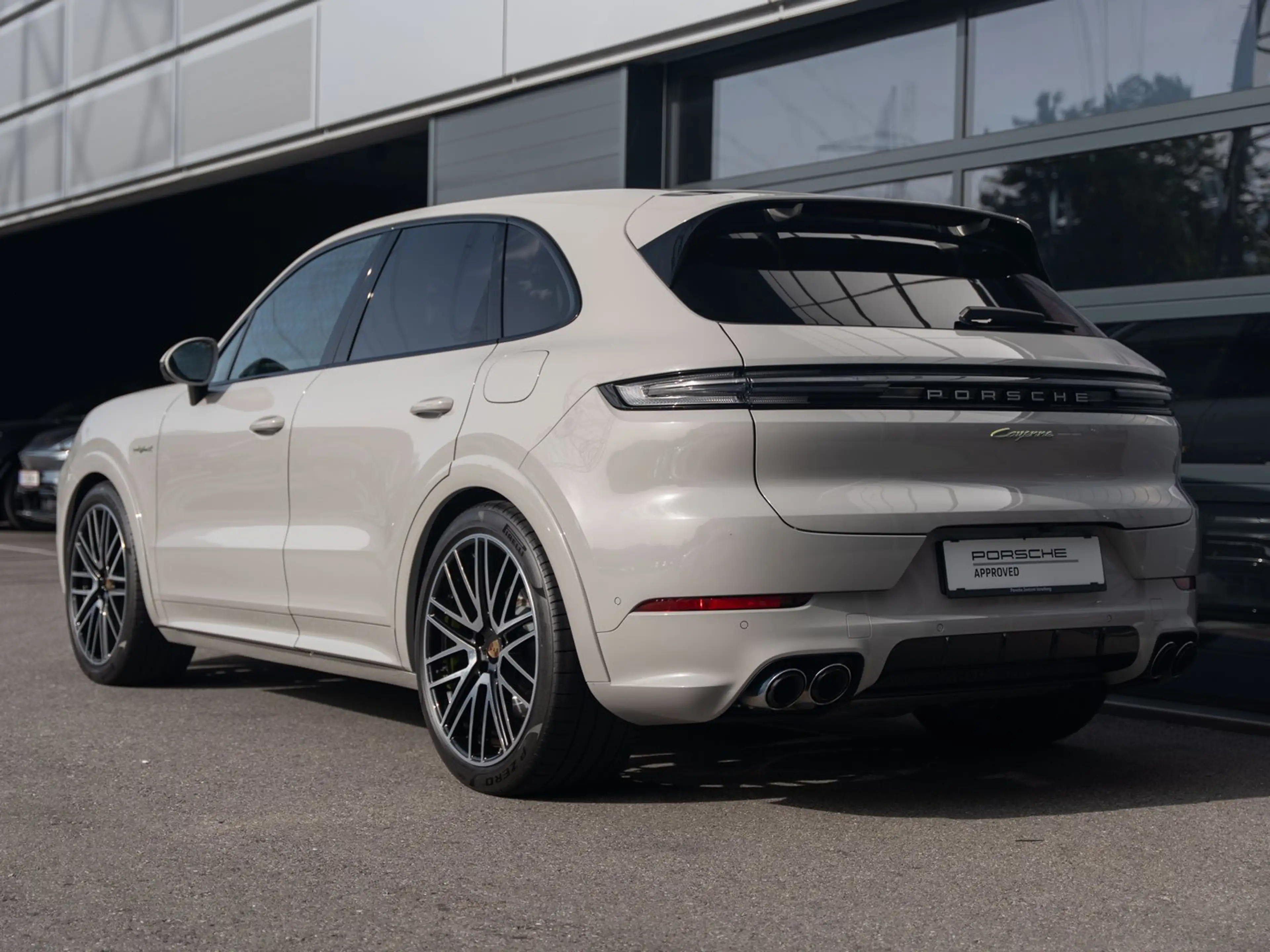 Porsche Cayenne E-Hybrid — photo 3