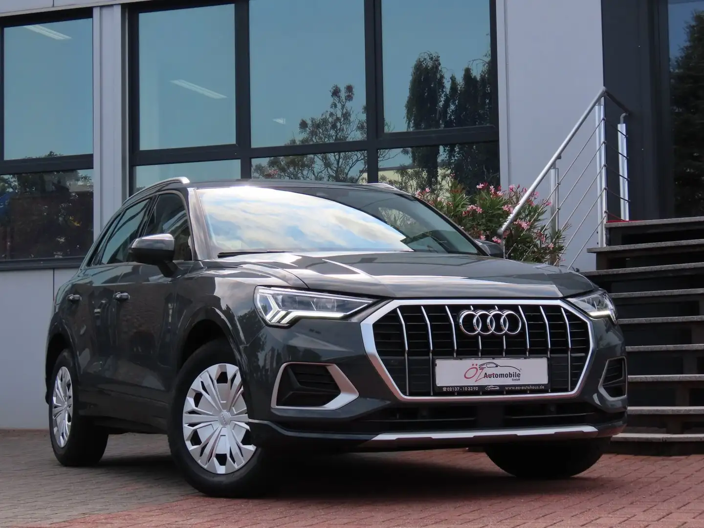 Audi Q3 35 TFSI Sitzheizung Klimaauto. Carplay Grau - 1