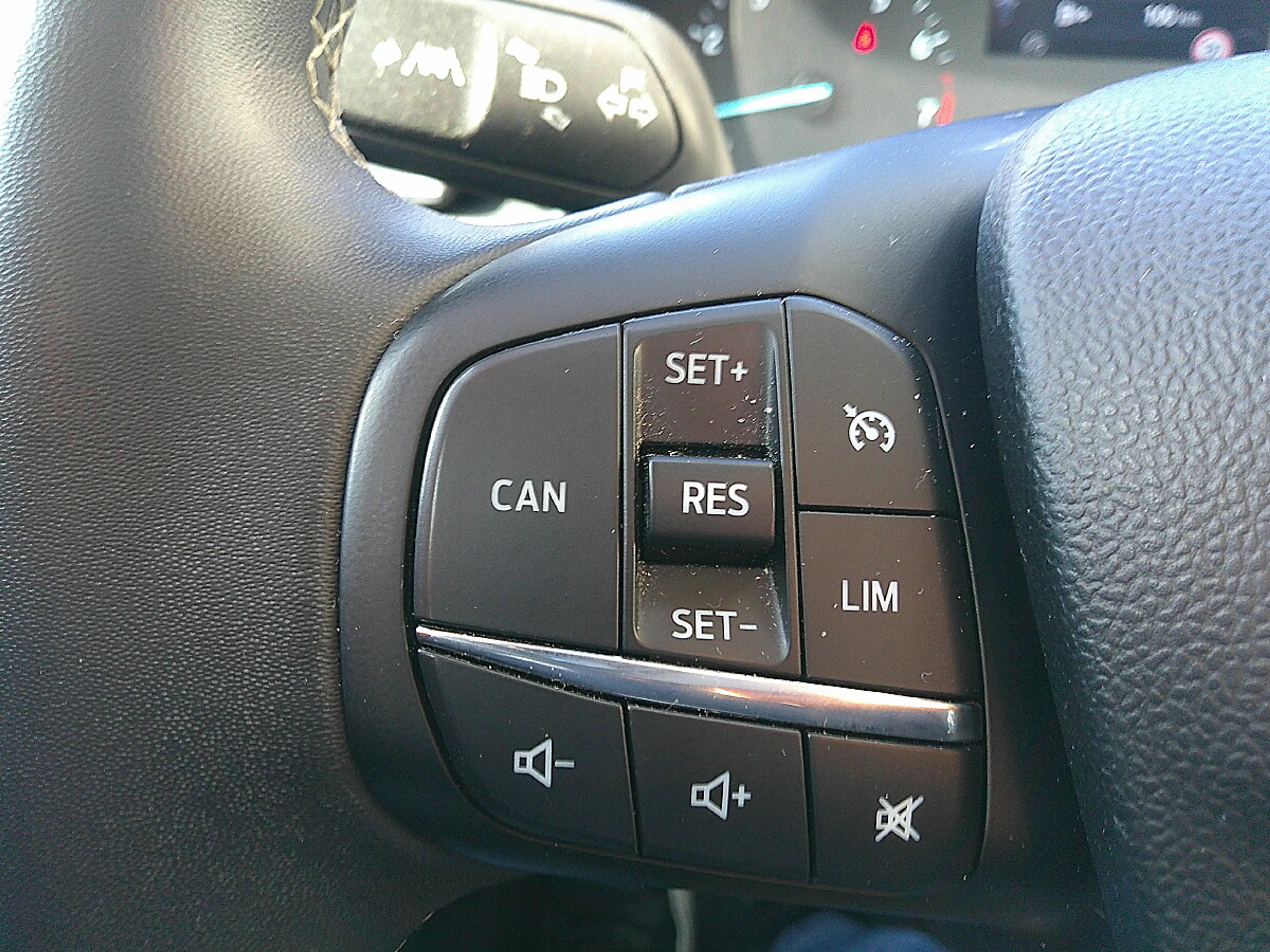 Ford Puma 1,0 EcoBoost Titanium Aut. — photo 15