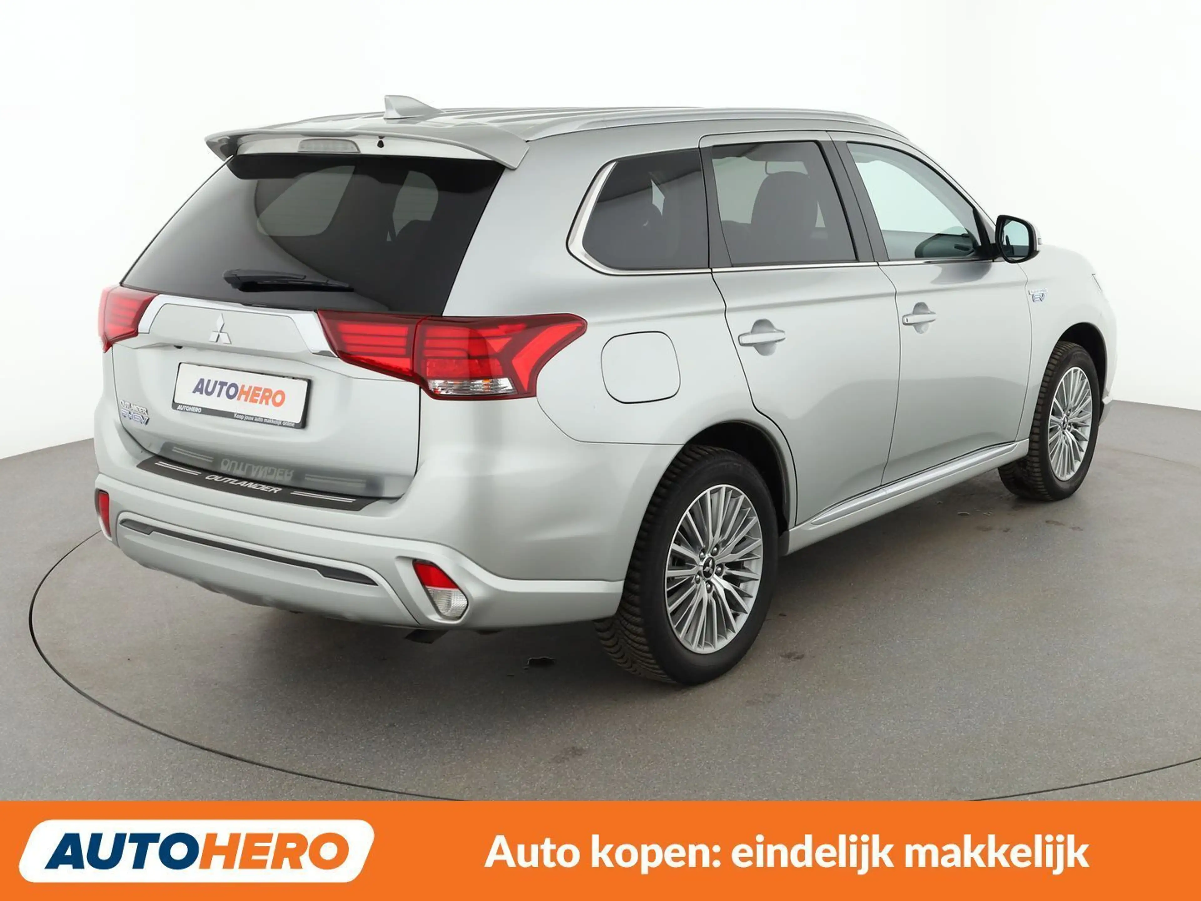 Mitsubishi Outlander 2.4 PHEV Spirit 4WD — photo 6