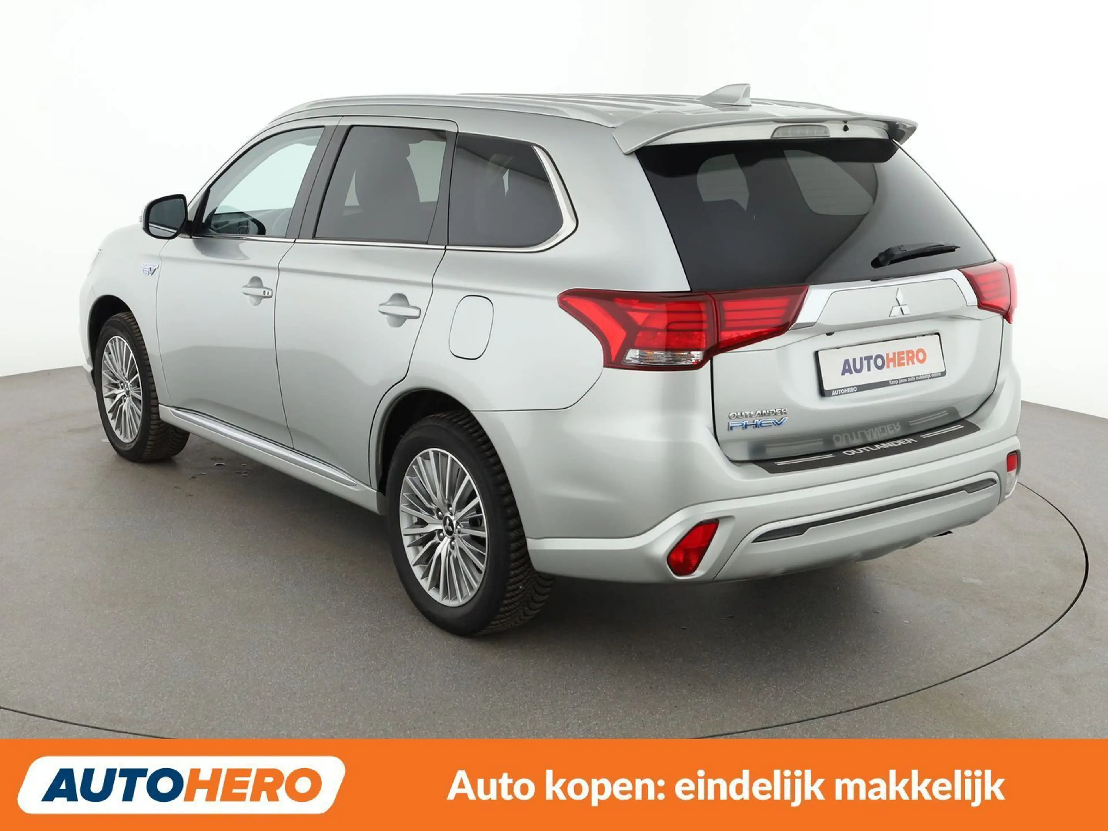 Mitsubishi Outlander 2.4 PHEV Spirit 4WD — photo 4