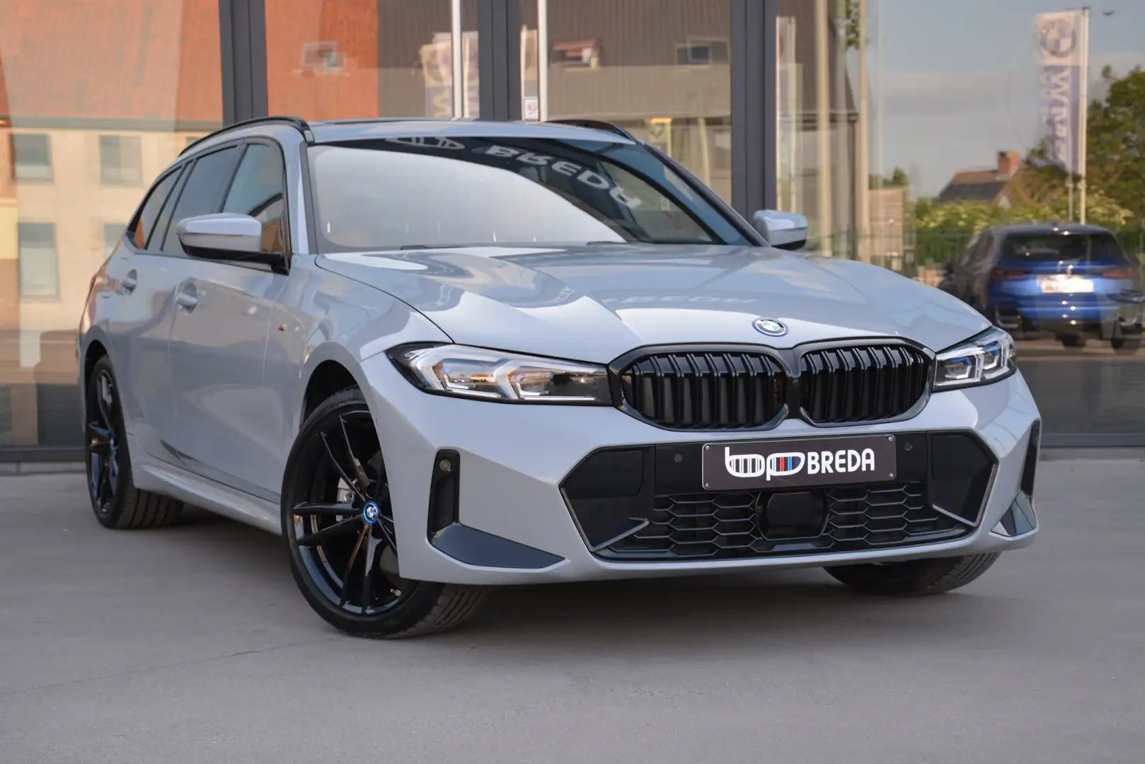 BMW 330 e xDrive Touring M-Sport/360°/HUD/Leder/Pano/19 Grijs - 1