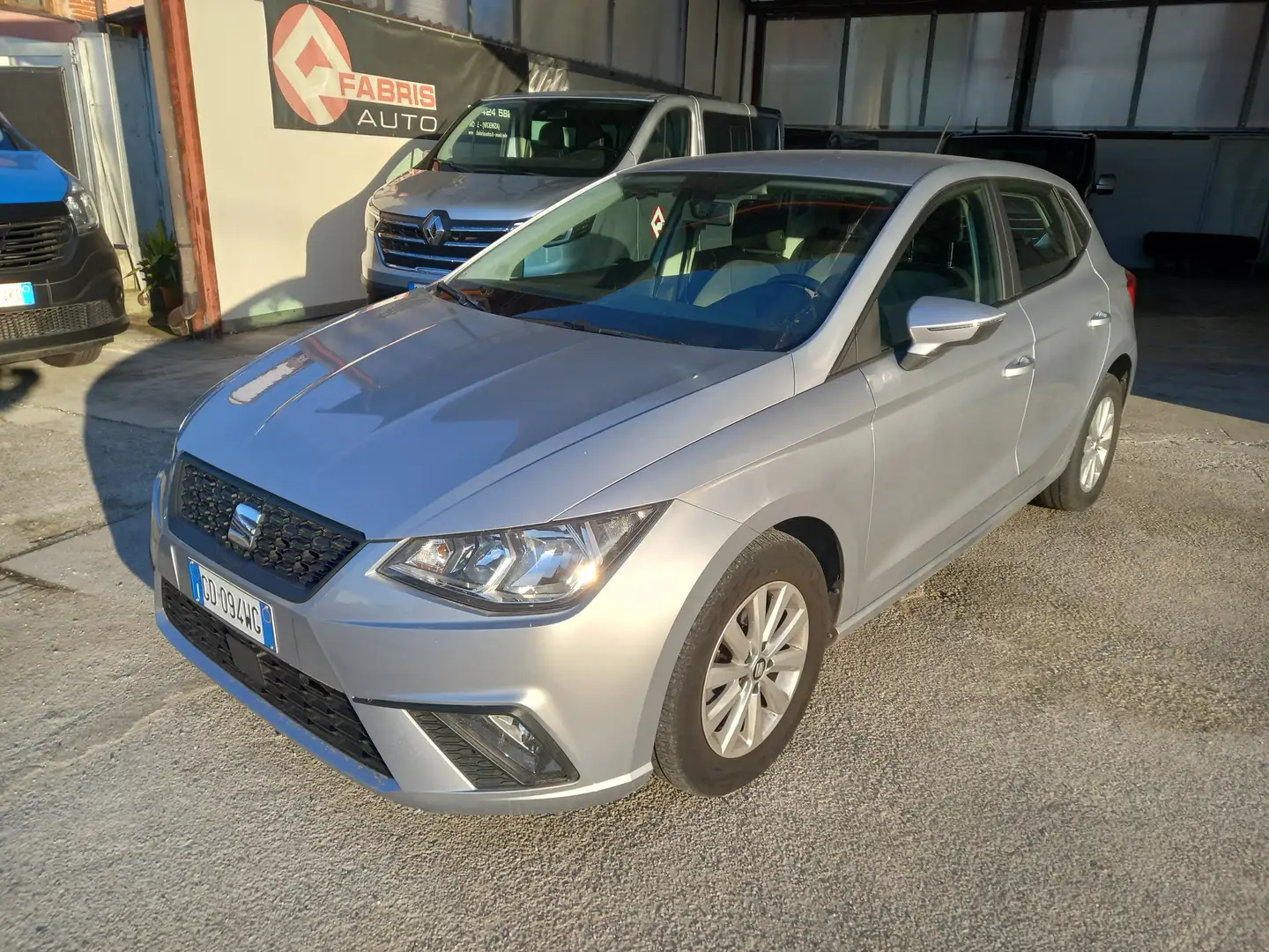 SEAT Ibiza 1.6 TDI 95 CV STYLE Silber - 1