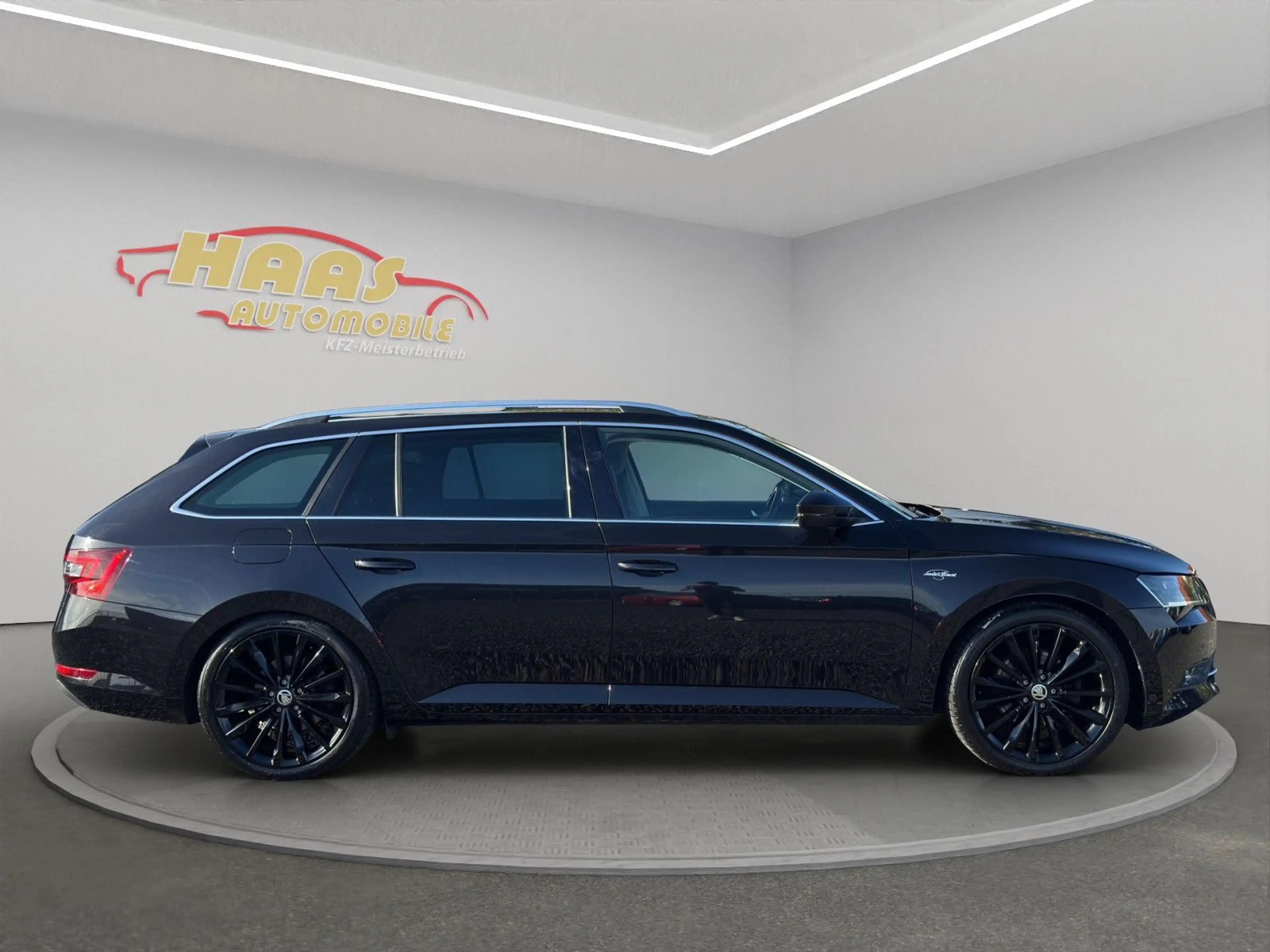 Skoda Superb Combi L&K*Xenon*AHK*Navi*1.Hand* — photo 4