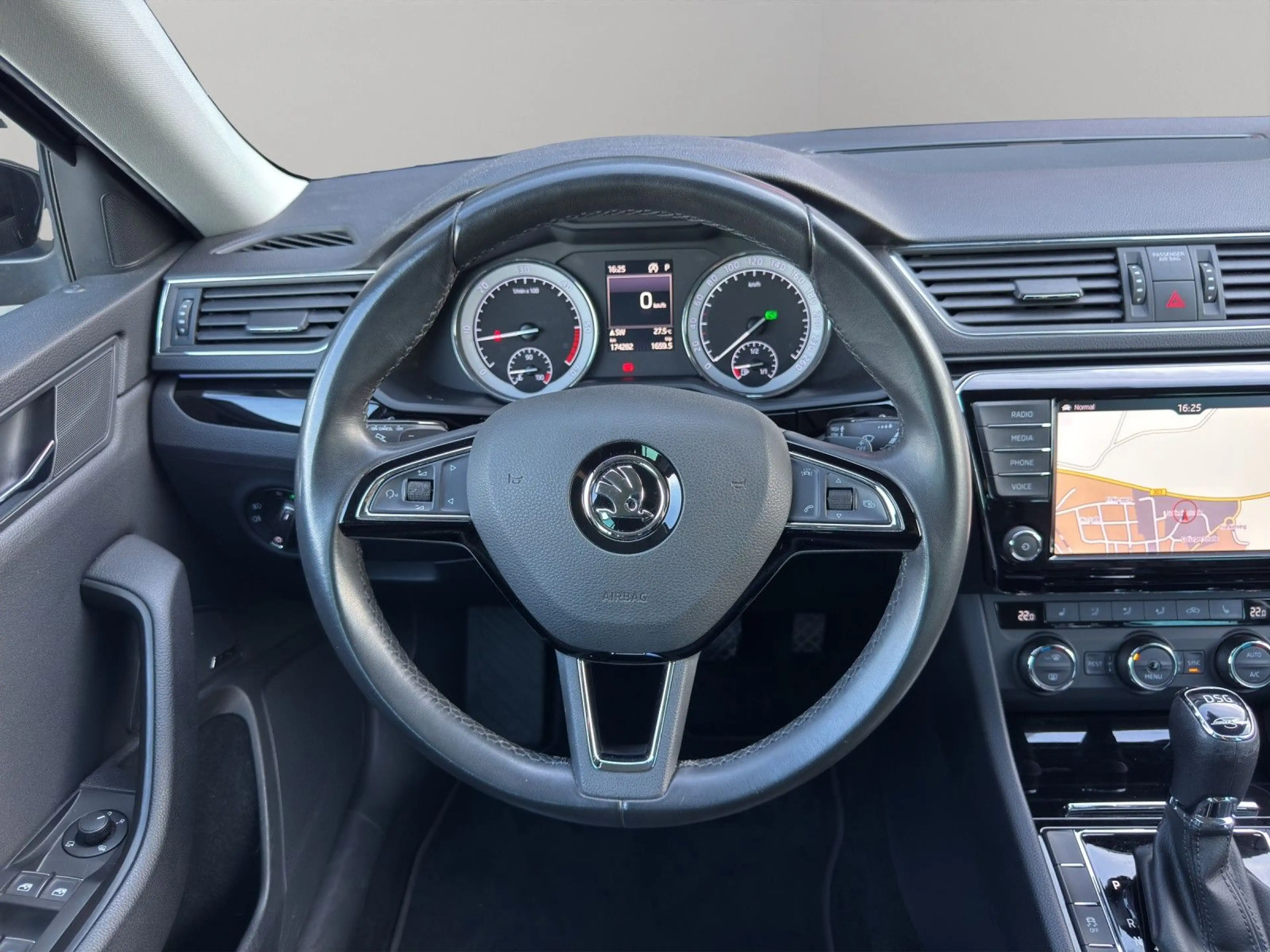 Skoda Superb Combi L&K*Xenon*AHK*Navi*1.Hand* — photo 14