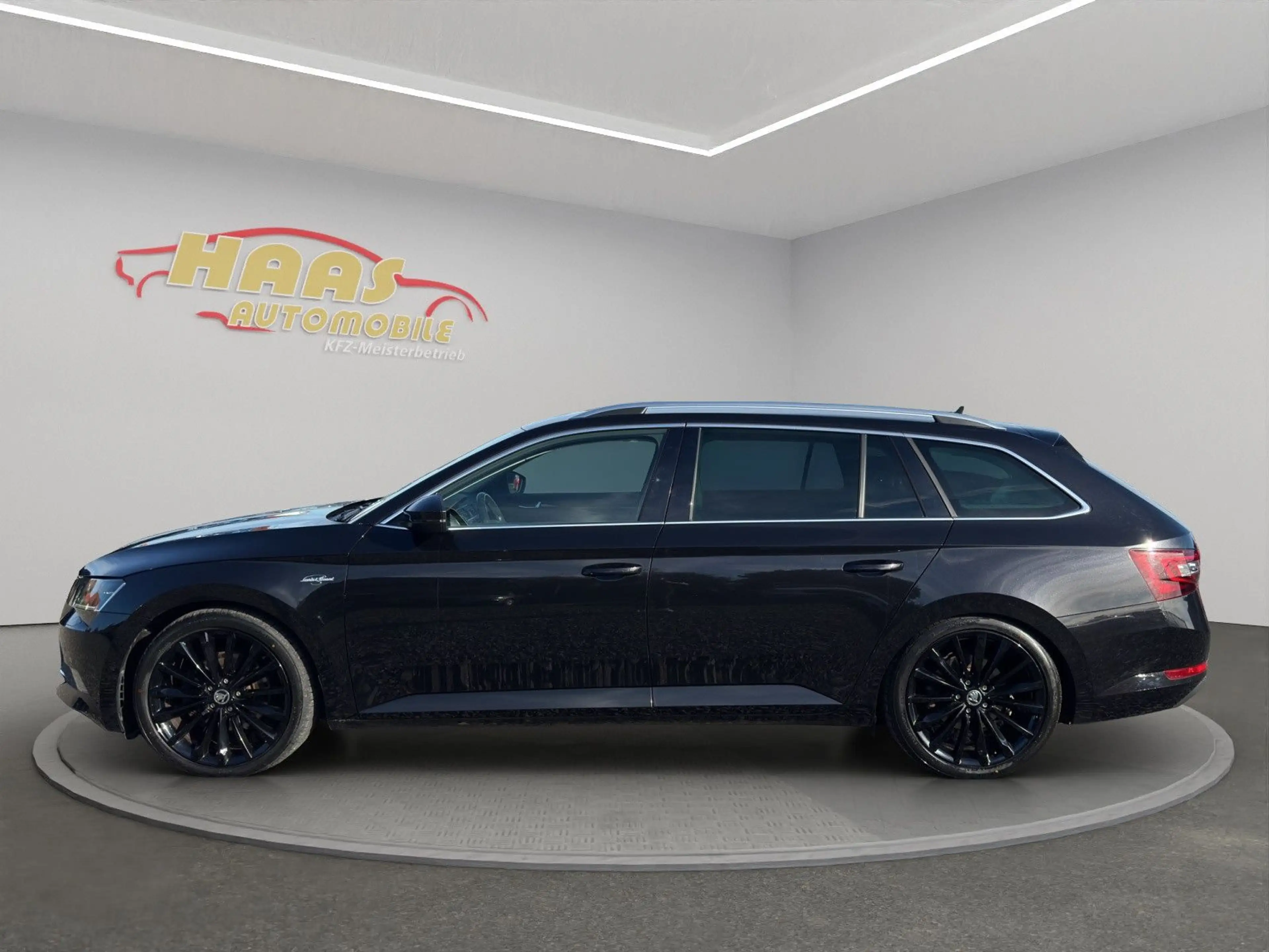 Skoda Superb Combi L&K*Xenon*AHK*Navi*1.Hand* — photo 8