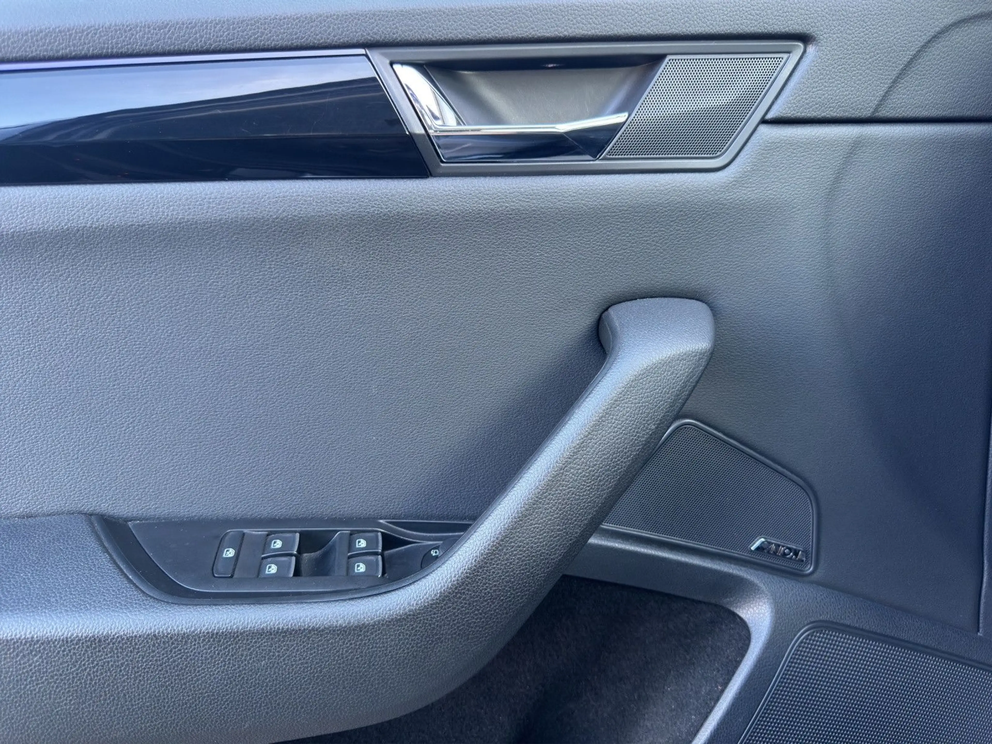 Skoda Superb Combi L&K*Xenon*AHK*Navi*1.Hand* — photo 10