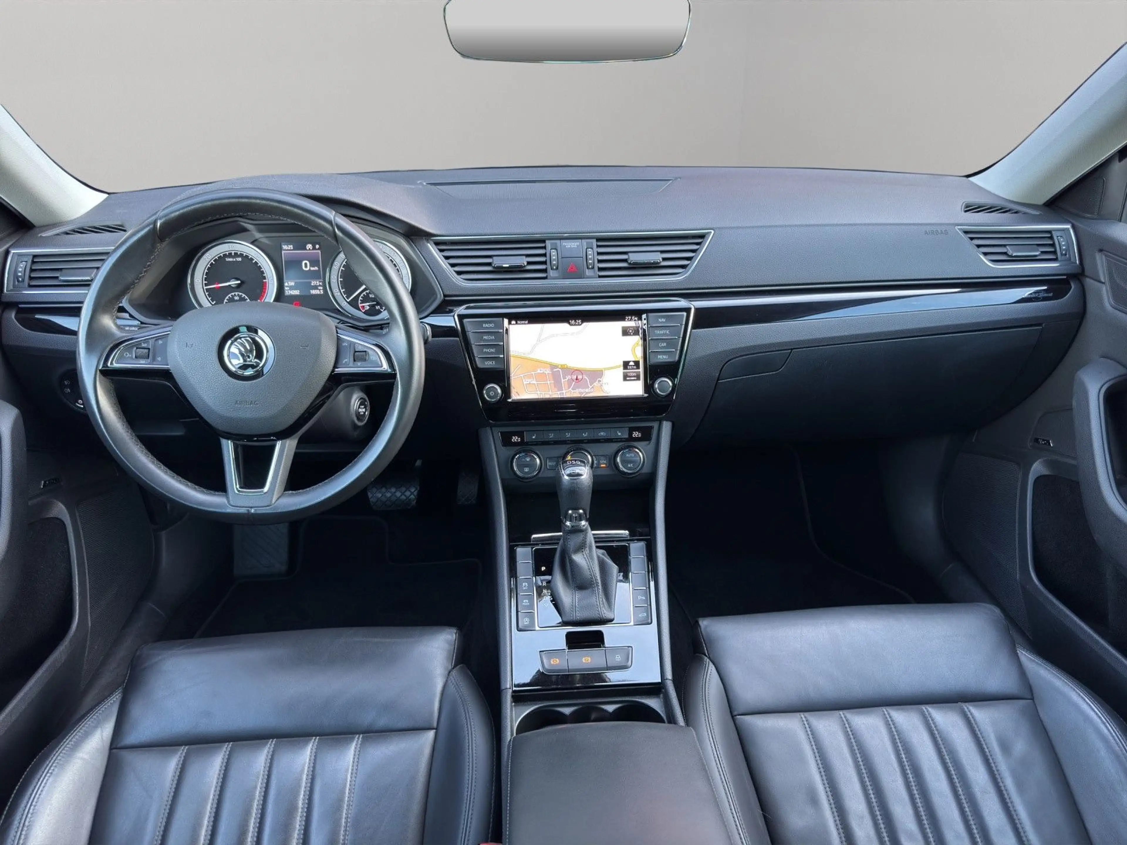 Skoda Superb Combi L&K*Xenon*AHK*Navi*1.Hand* — photo 13