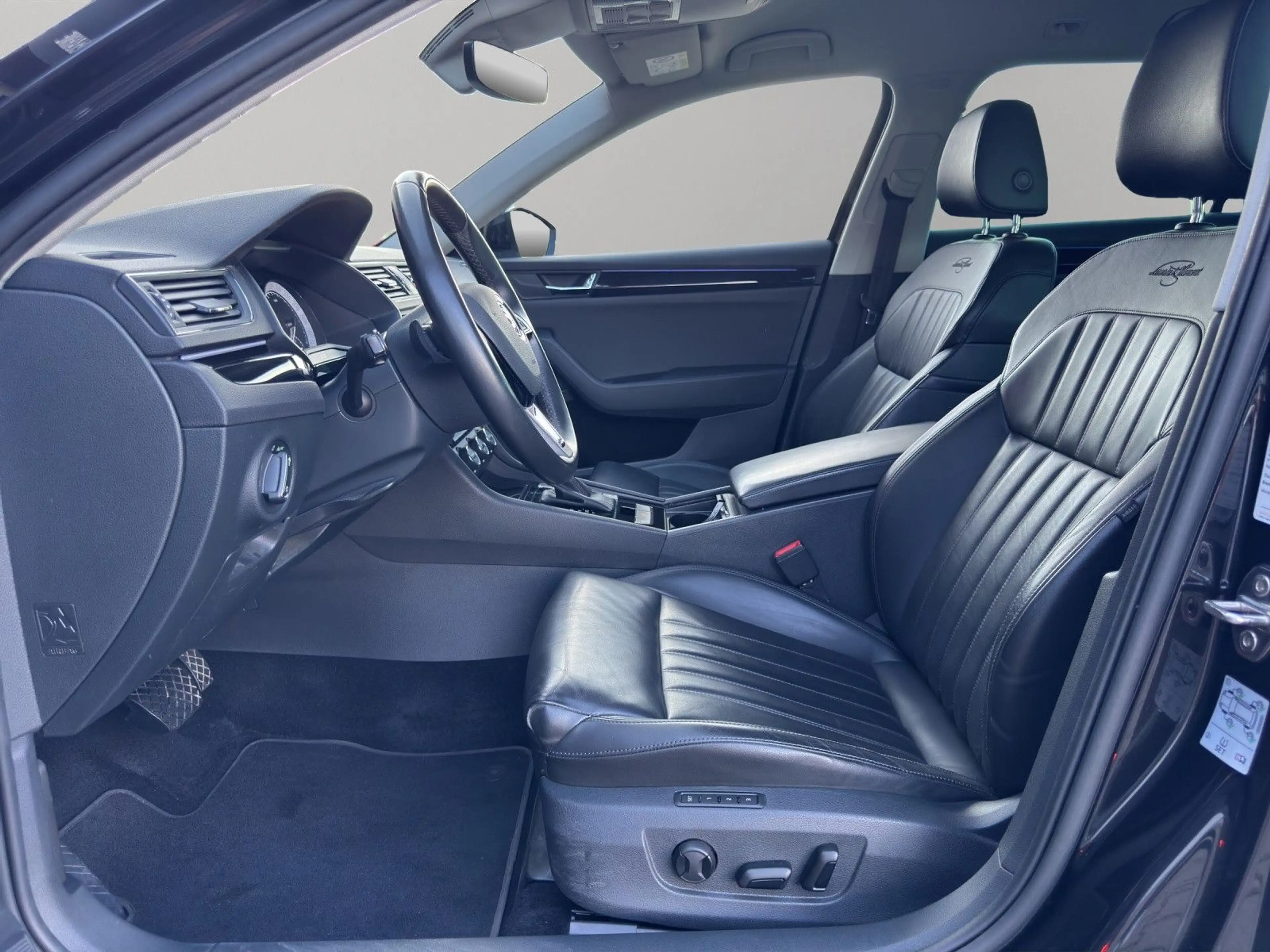 Skoda Superb Combi L&K*Xenon*AHK*Navi*1.Hand* — photo 9