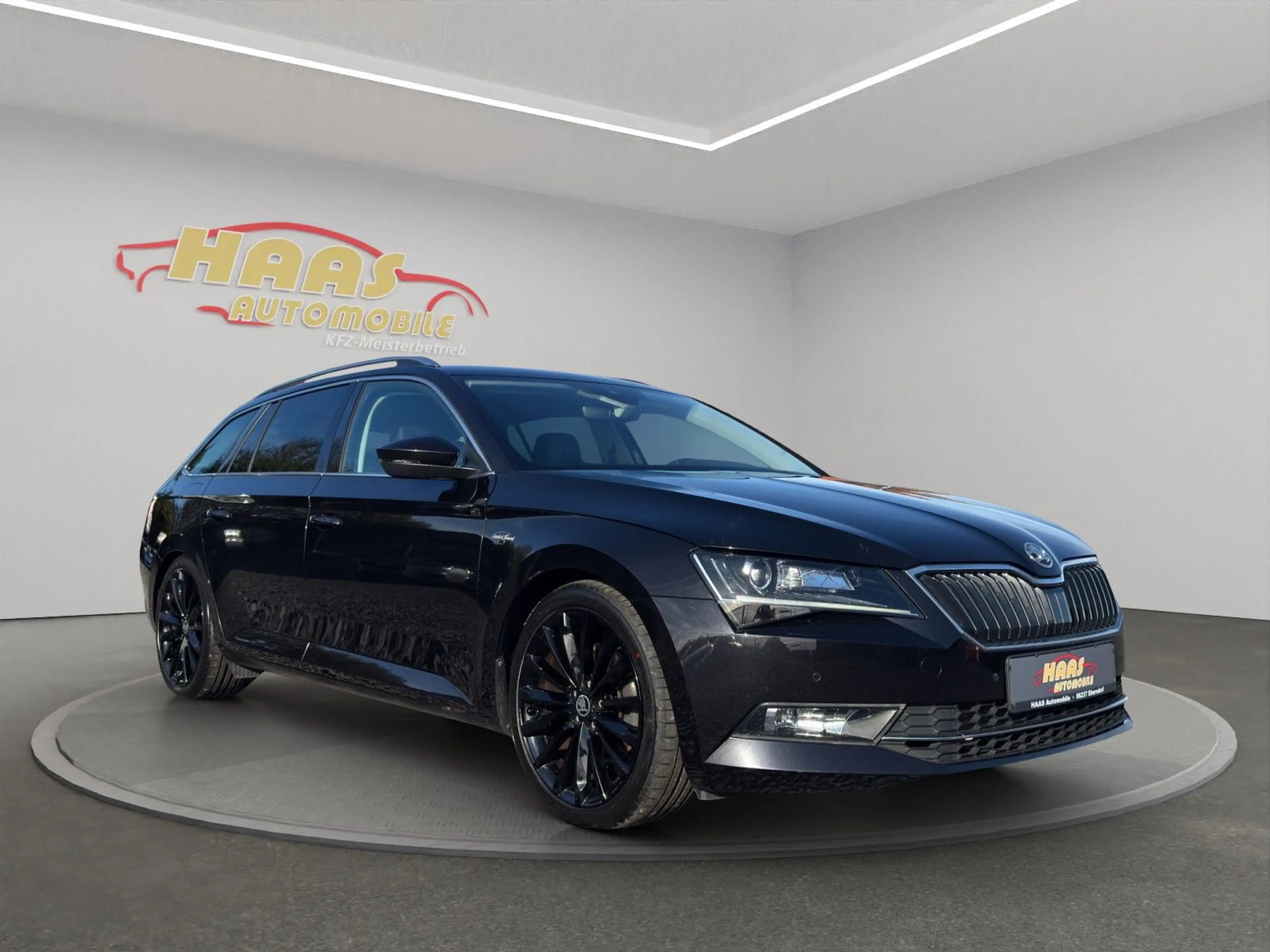 Skoda Superb Combi L&K*Xenon*AHK*Navi*1.Hand* — photo 3