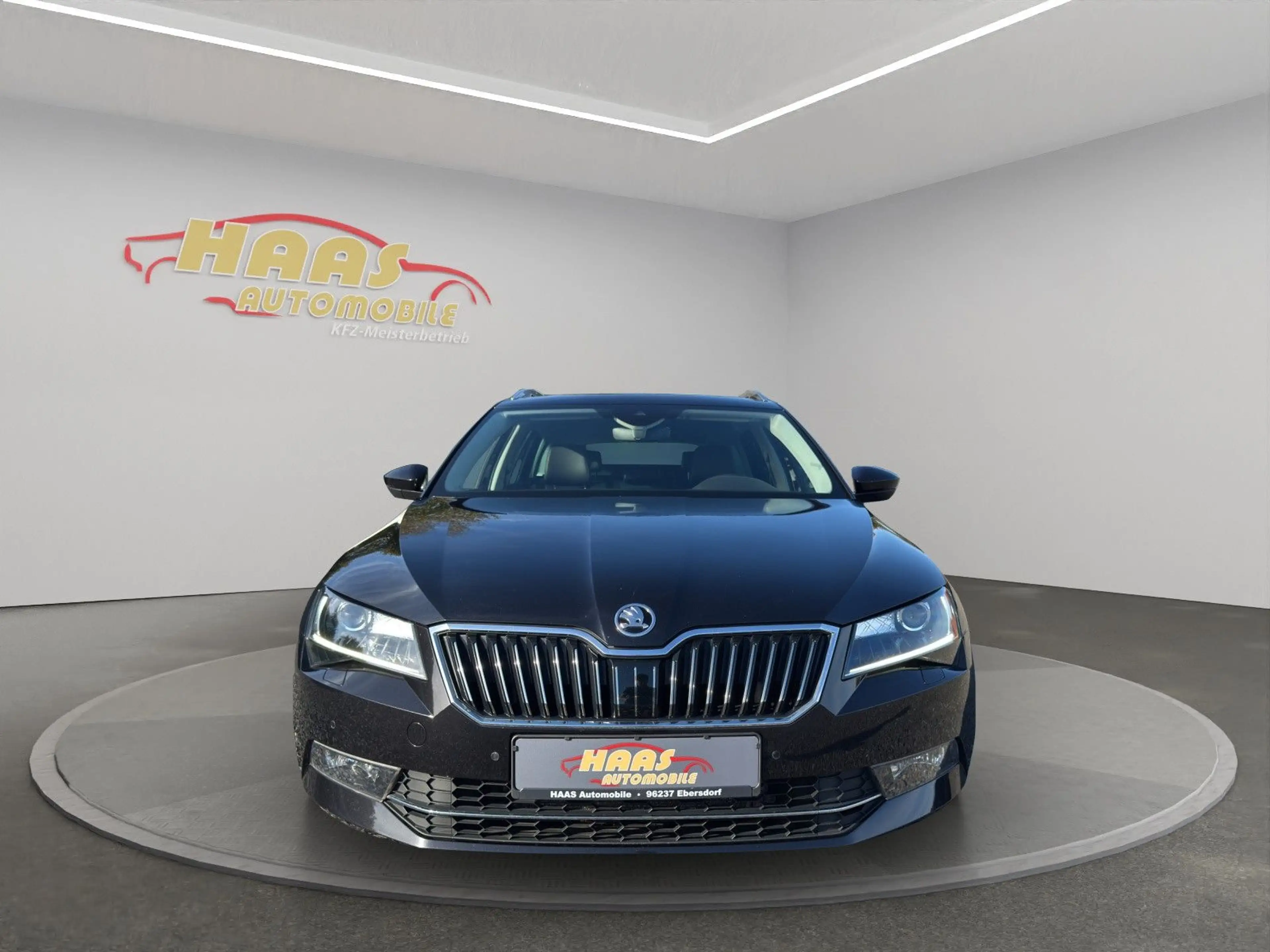 Skoda Superb Combi L&K*Xenon*AHK*Navi*1.Hand* — photo 2
