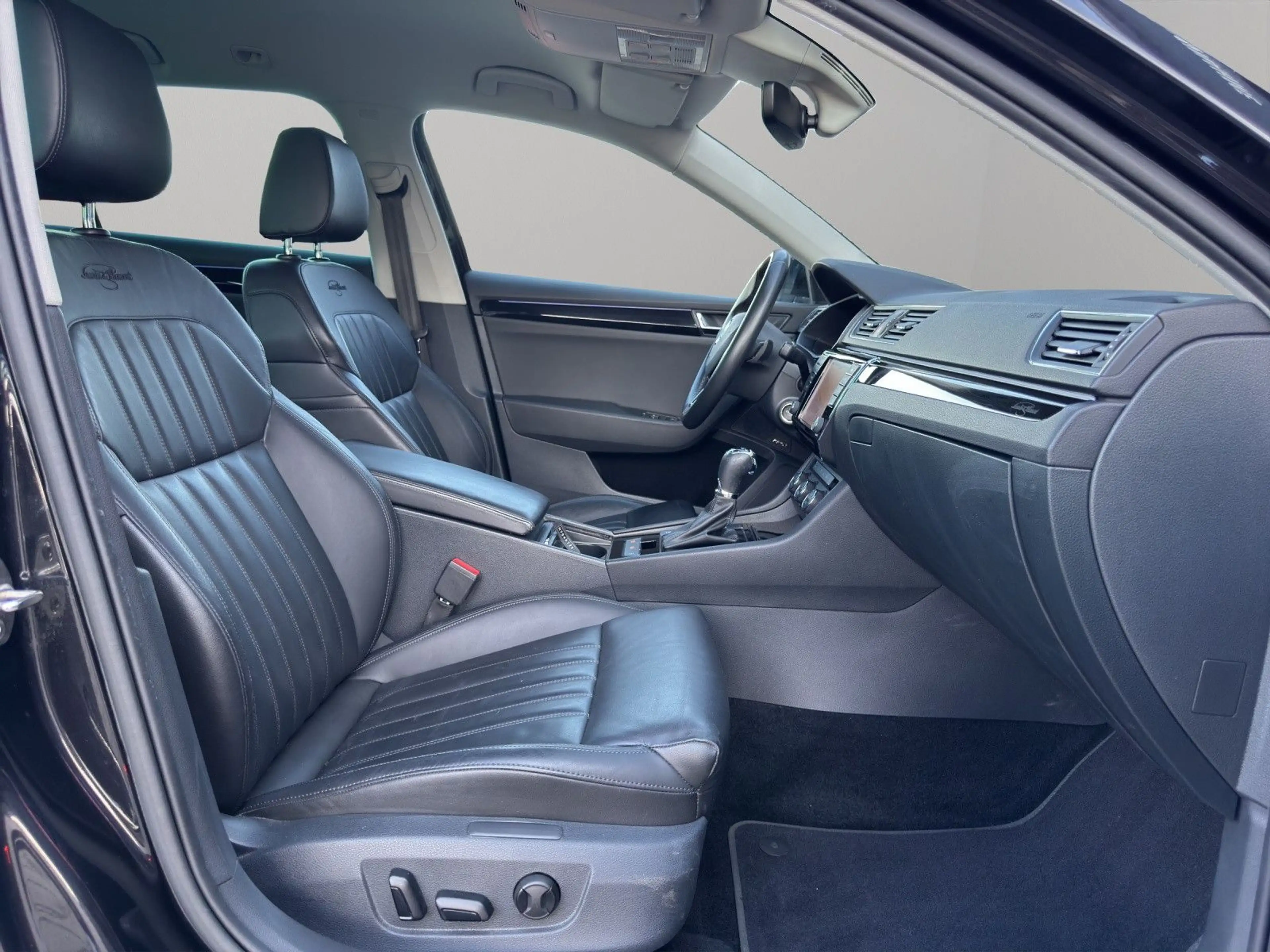 Skoda Superb Combi L&K*Xenon*AHK*Navi*1.Hand* — photo 11