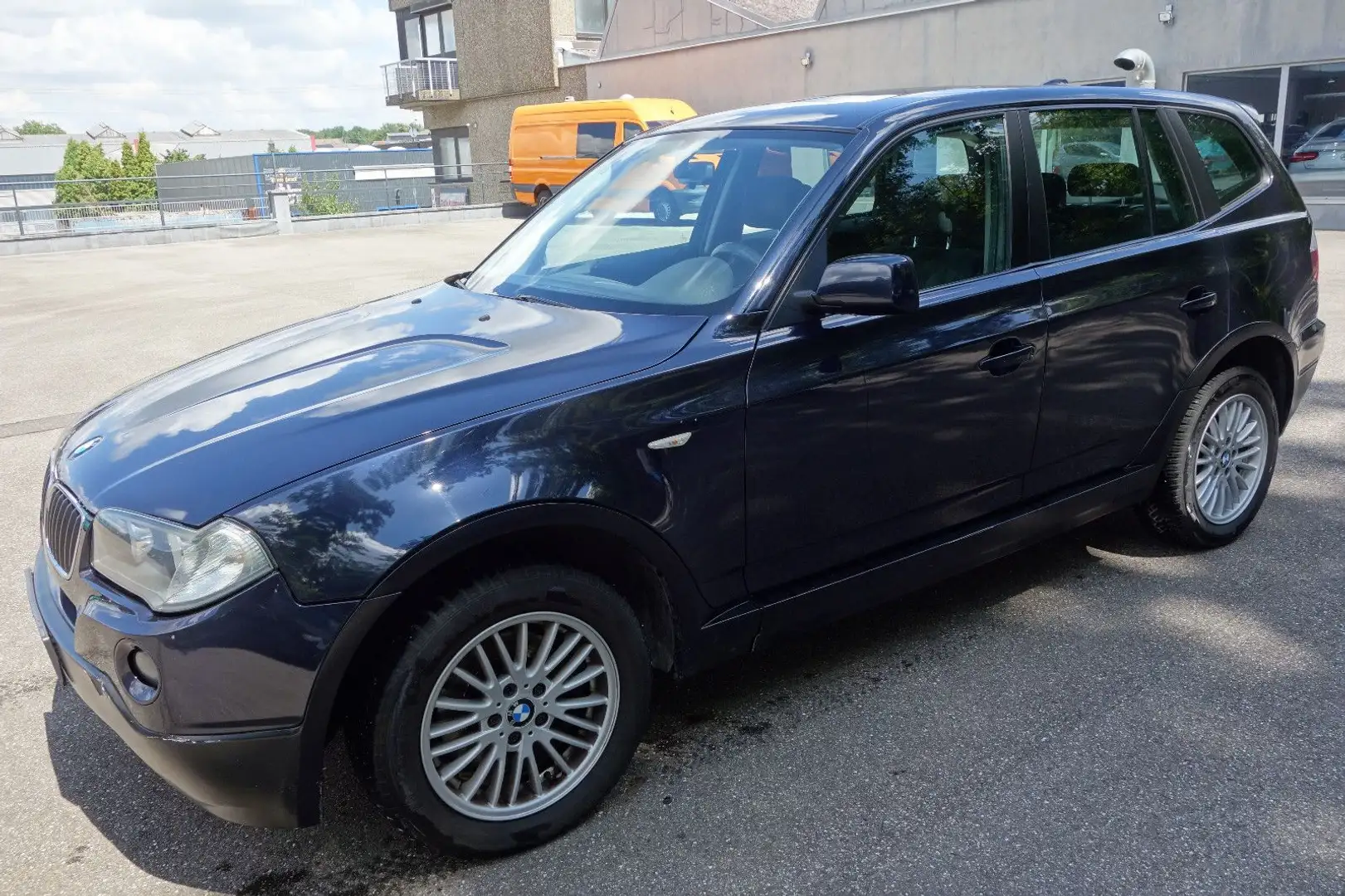 BMW X3 2.0d Allrad Klima/17-Zoll/Panorama/6-Gang Albastru - 1