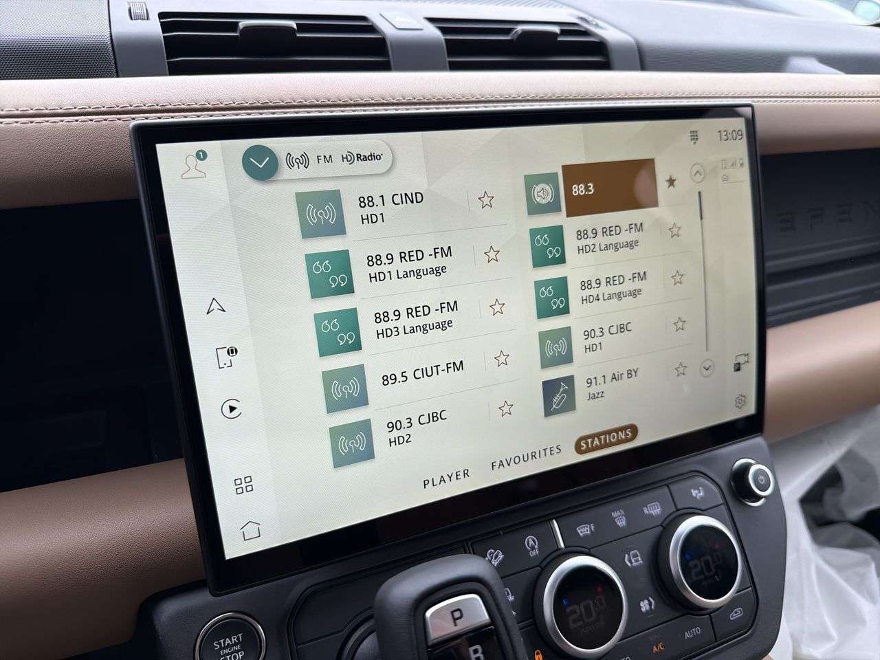 2026 Land Rover Defender 110 P300 S thumb 13