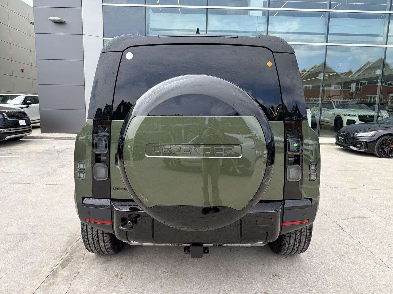 2026 Land Rover Defender 110 P300 S alt 4