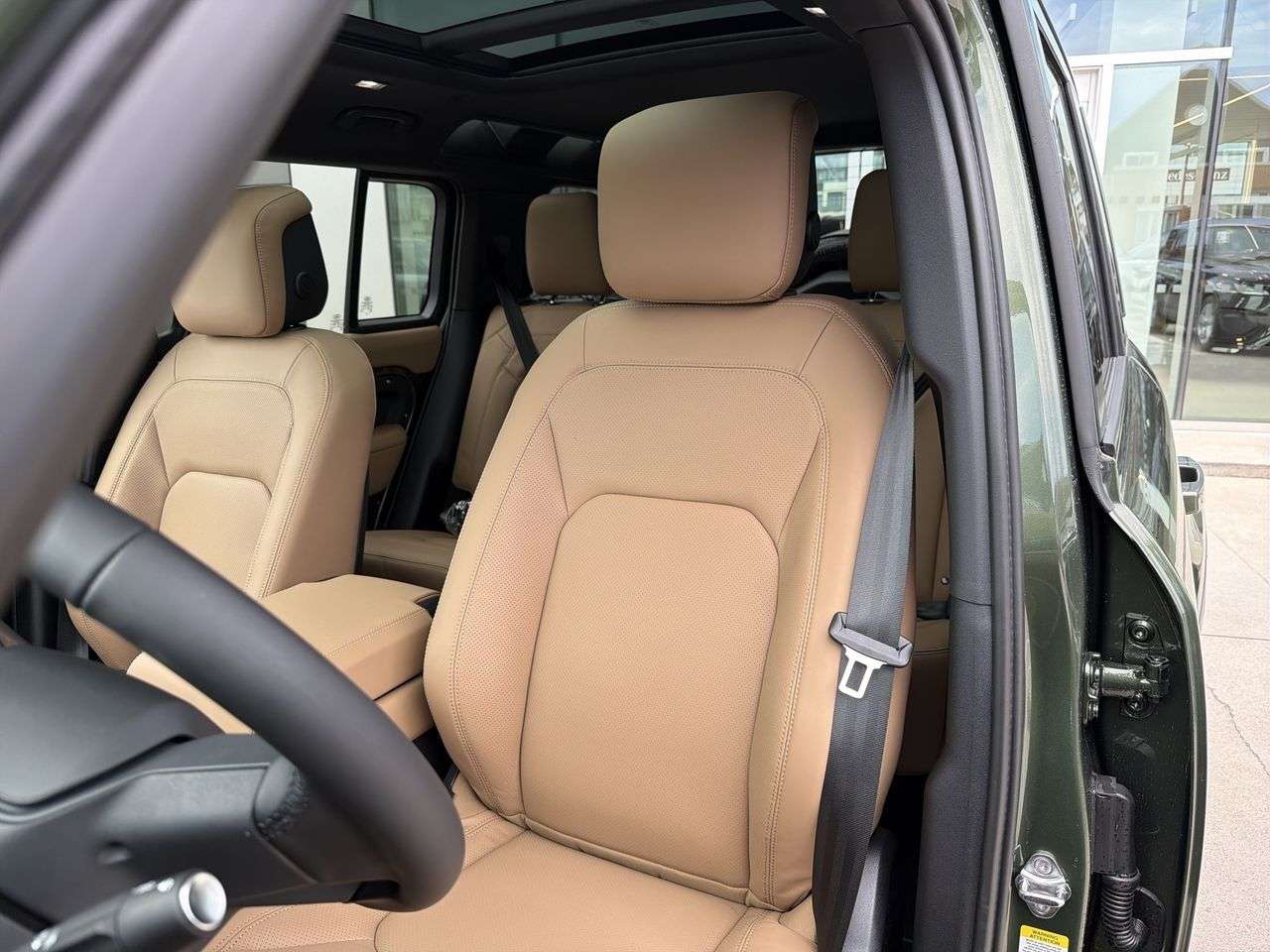 2026 Land Rover Defender 110 P300 S thumb 8