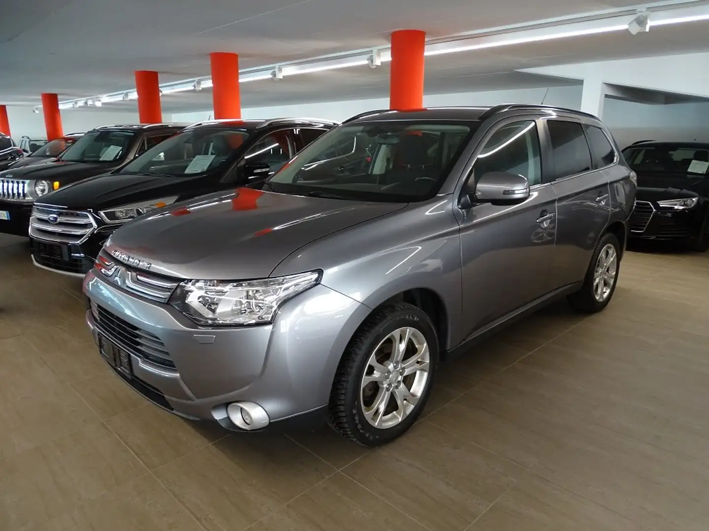 Mitsubishi Outlander 2.2 DI-D Intense 4x4 7 posti marce ridotte Grigio - 2