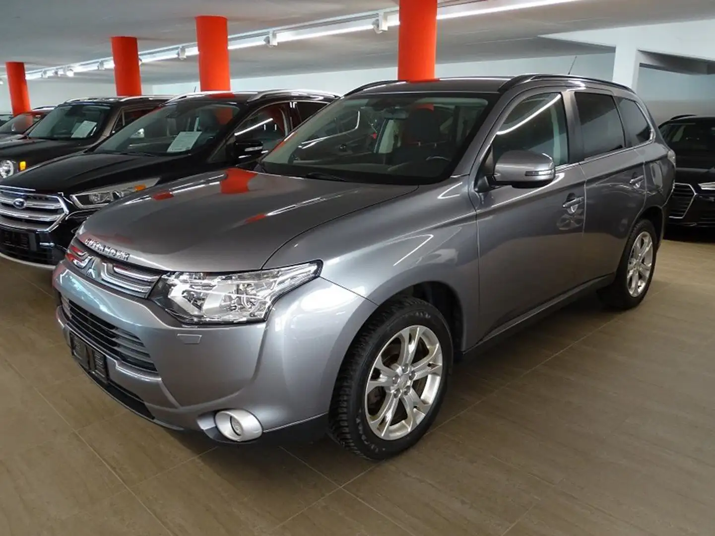 Mitsubishi Outlander 2.2 DI-D Intense 4x4 7 posti marce ridotte Grigio - 1