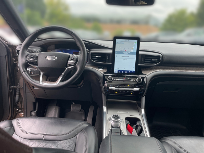 Ford Explorer 5D PLATINUM 3.0L PHEV PANO 7-SITZER — photo 10