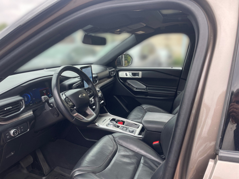 Ford Explorer 5D PLATINUM 3.0L PHEV PANO 7-SITZER — photo 8