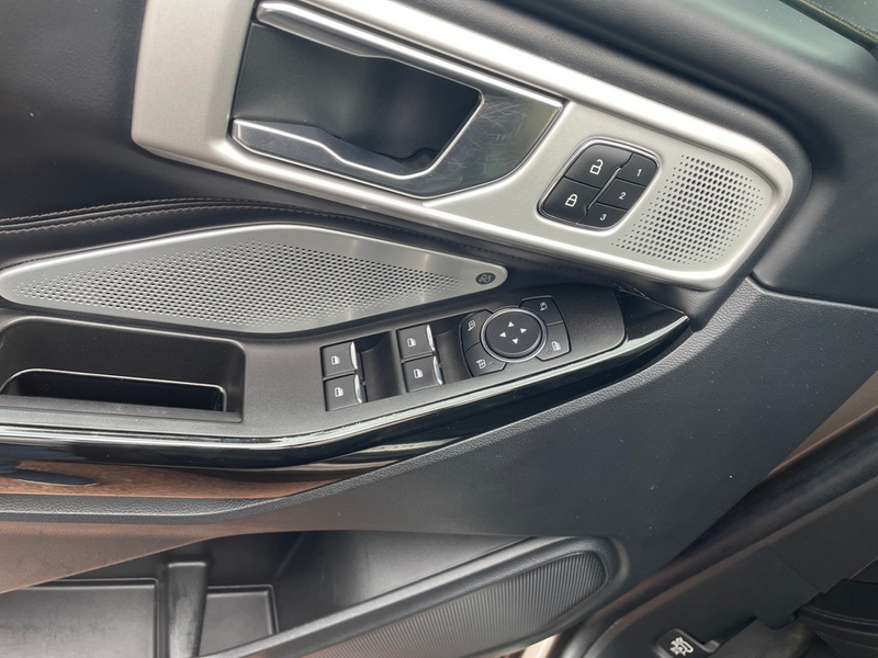 Ford Explorer 5D PLATINUM 3.0L PHEV PANO 7-SITZER — photo 14