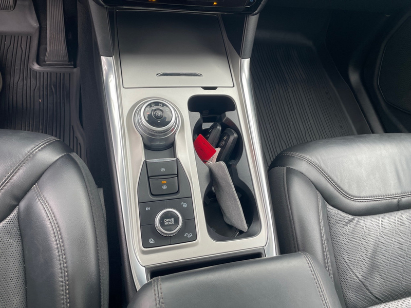 Ford Explorer 5D PLATINUM 3.0L PHEV PANO 7-SITZER — photo 12