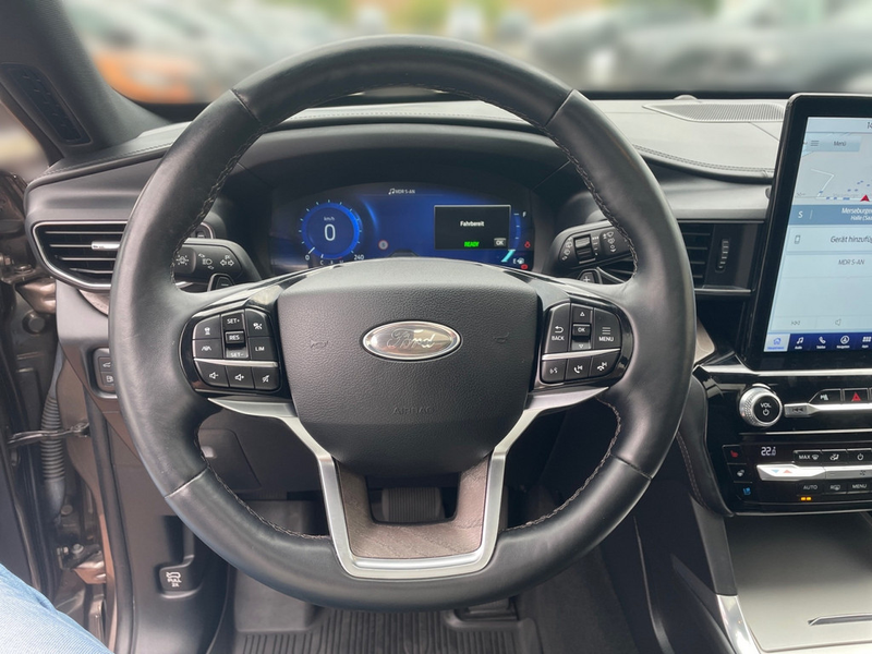 Ford Explorer 5D PLATINUM 3.0L PHEV PANO 7-SITZER — photo 9