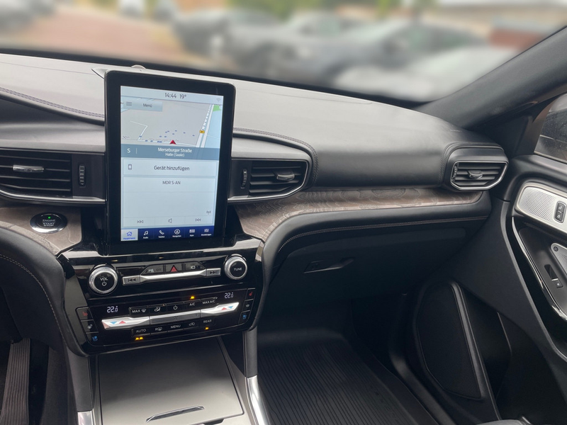 Ford Explorer 5D PLATINUM 3.0L PHEV PANO 7-SITZER — photo 11
