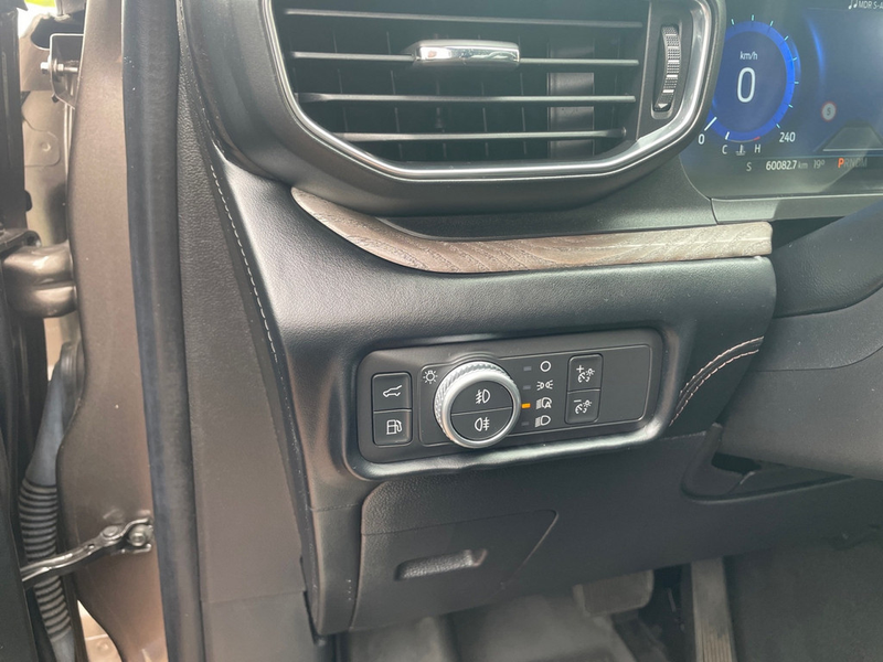 Ford Explorer 5D PLATINUM 3.0L PHEV PANO 7-SITZER — photo 15