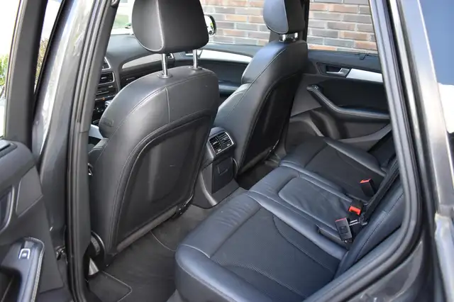 Audi Q5 view 7