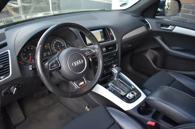 Audi Q5 view 5