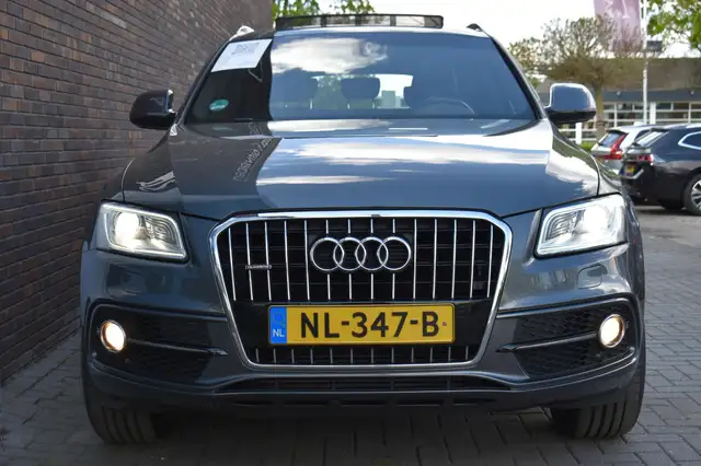 Audi Q5 view 11