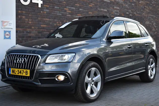 Audi Q5 view 10
