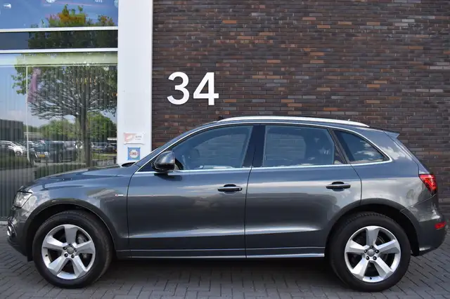 Audi Q5 view 12