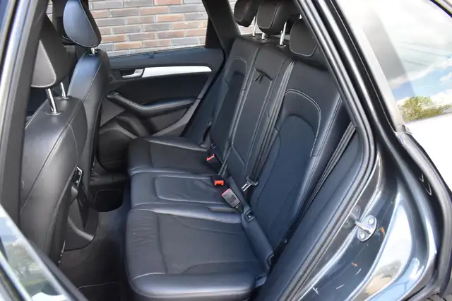 Audi Q5 view 6