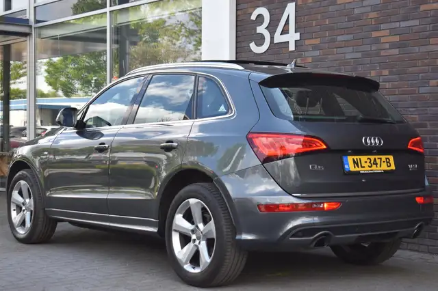 Audi Q5 view 3