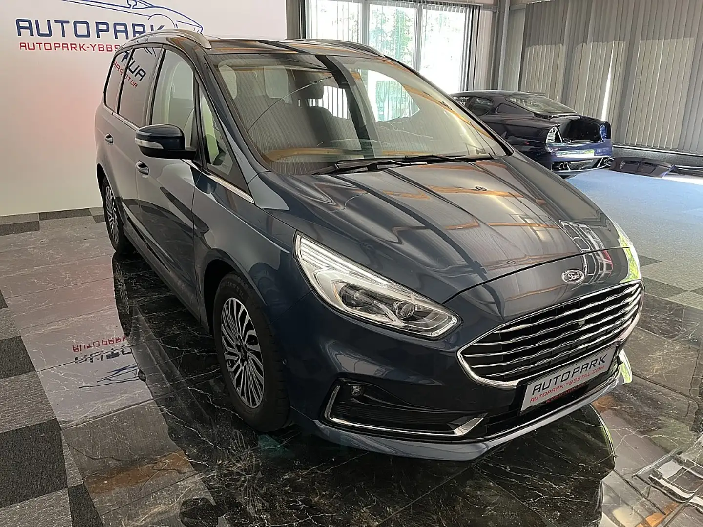 Ford Galaxy 2,0 EcoBlue SCR Titanium Aut. Blau - 2